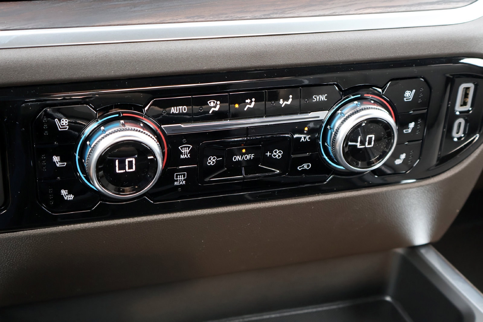 2026 GMC Sierra 1500 SLT - Photo 28