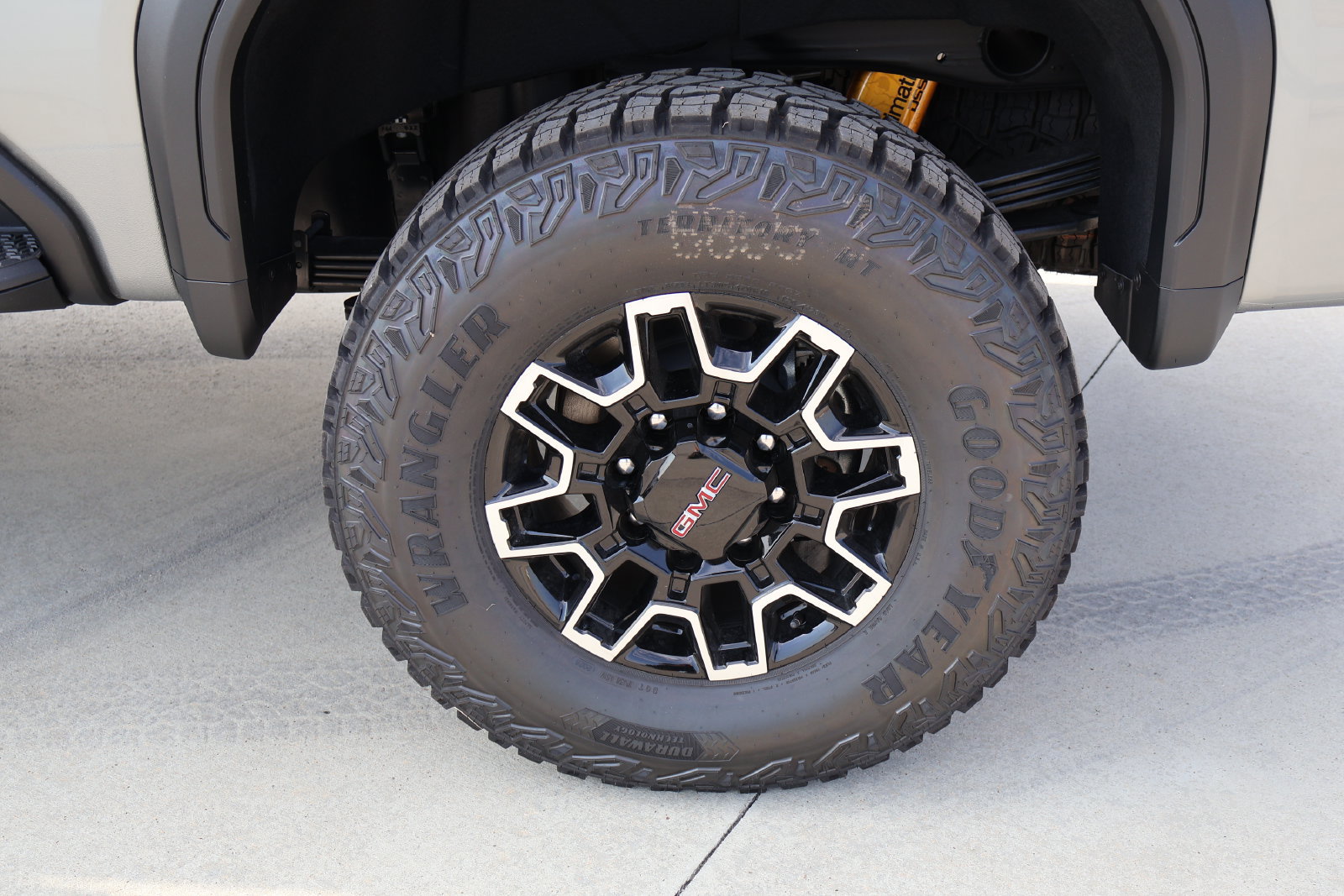 2026 GMC Sierra 2500HD AT4X - Photo 6