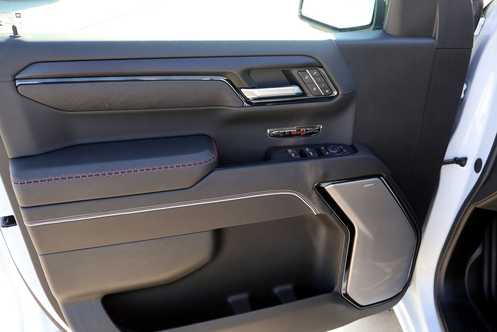 2026 GMC Sierra 1500 AT4X - Photo 9