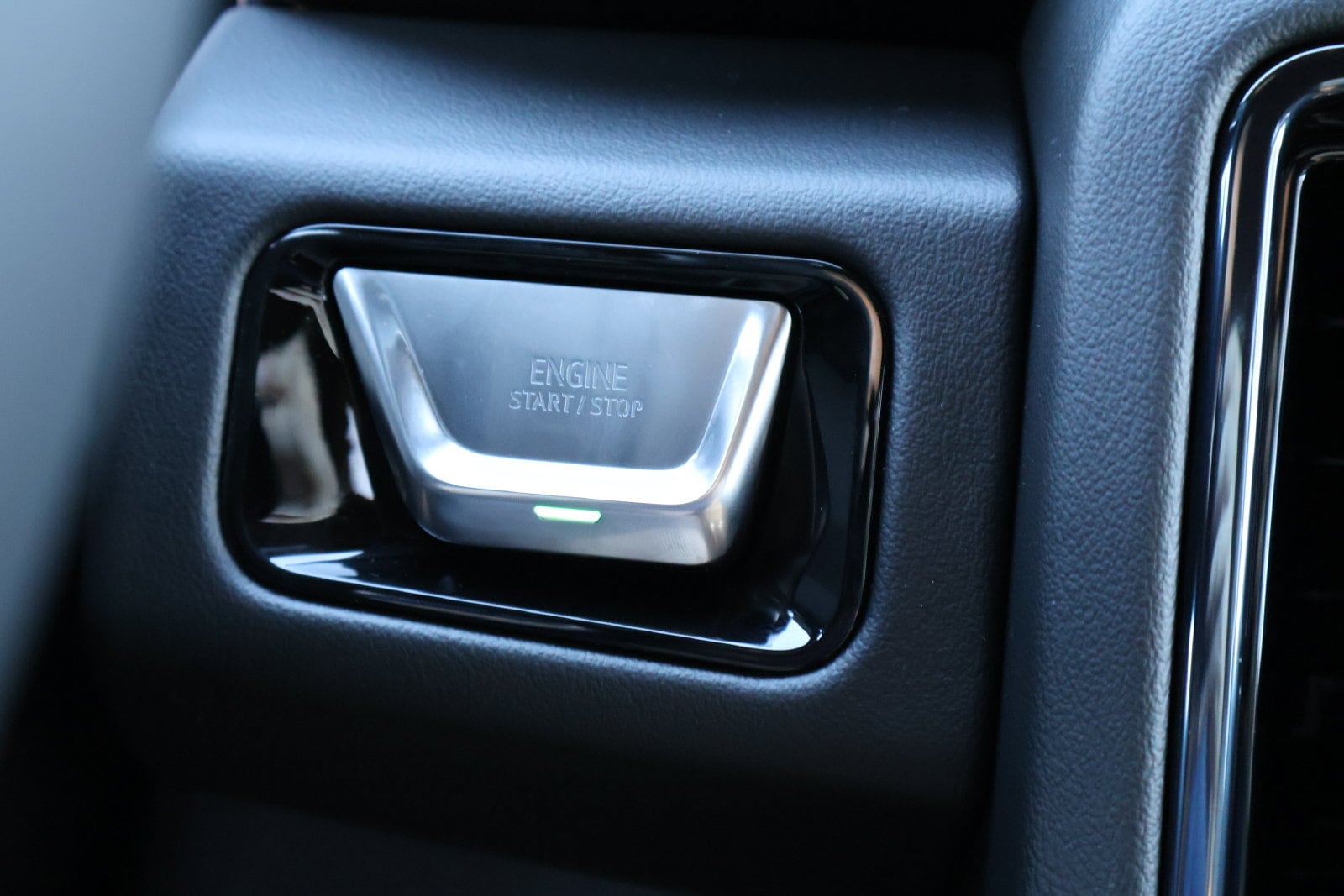 2027 GMC Yukon AT4 - Photo 33