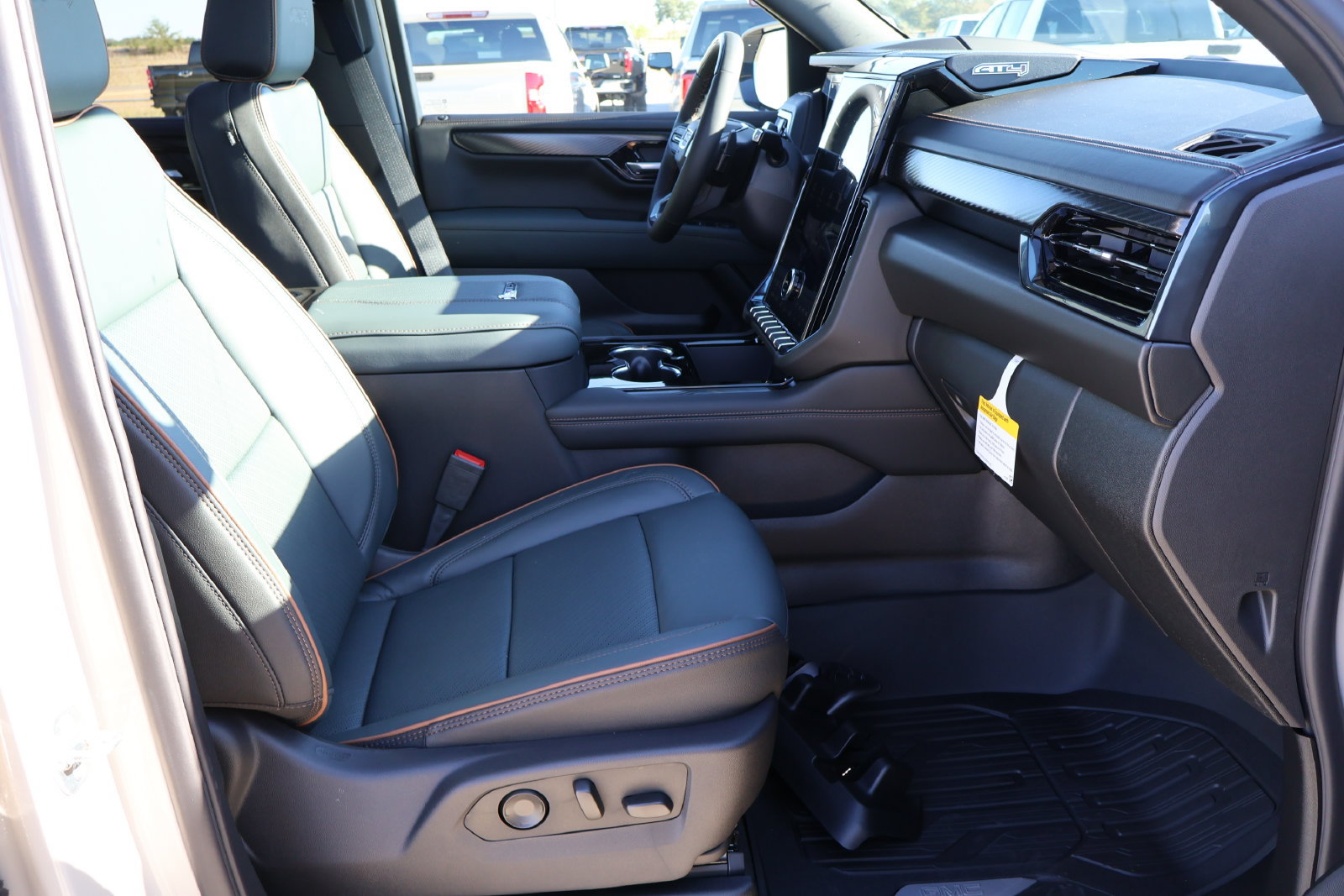 2027 GMC Yukon AT4 - Photo 13