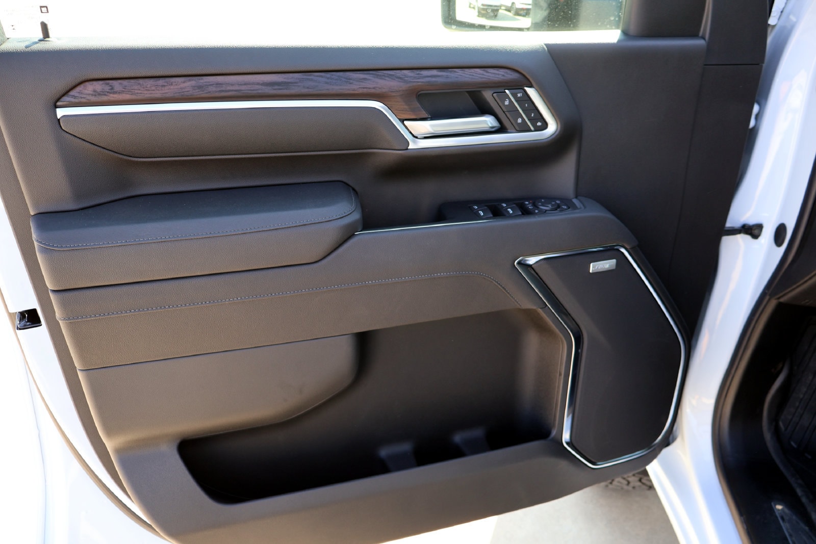 2026 GMC Sierra 2500HD SLT - Photo 9