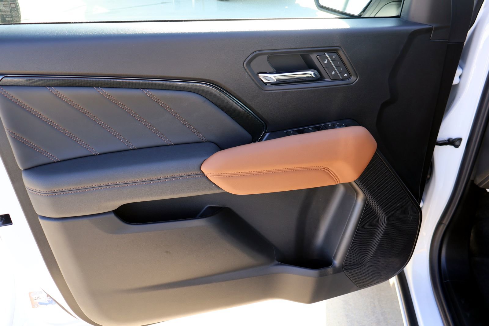 2026 GMC Canyon AT4 - Photo 9