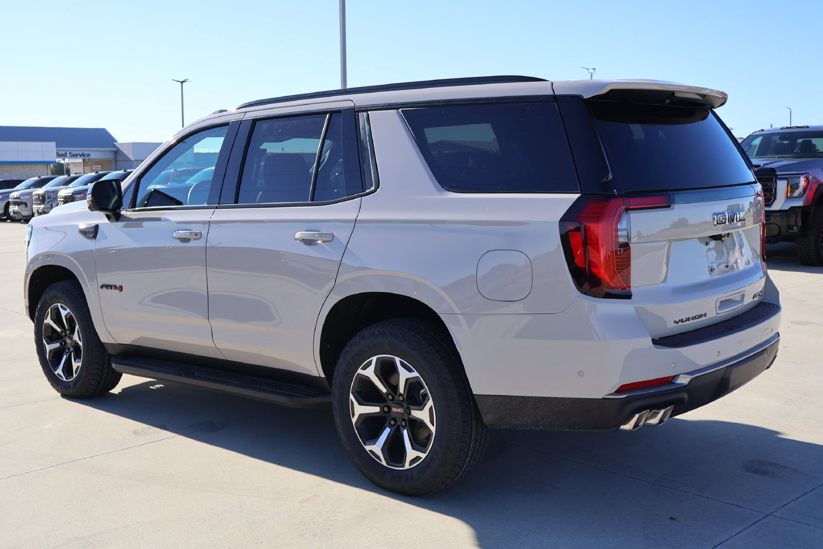 2027 GMC Yukon AT4 - Photo 9