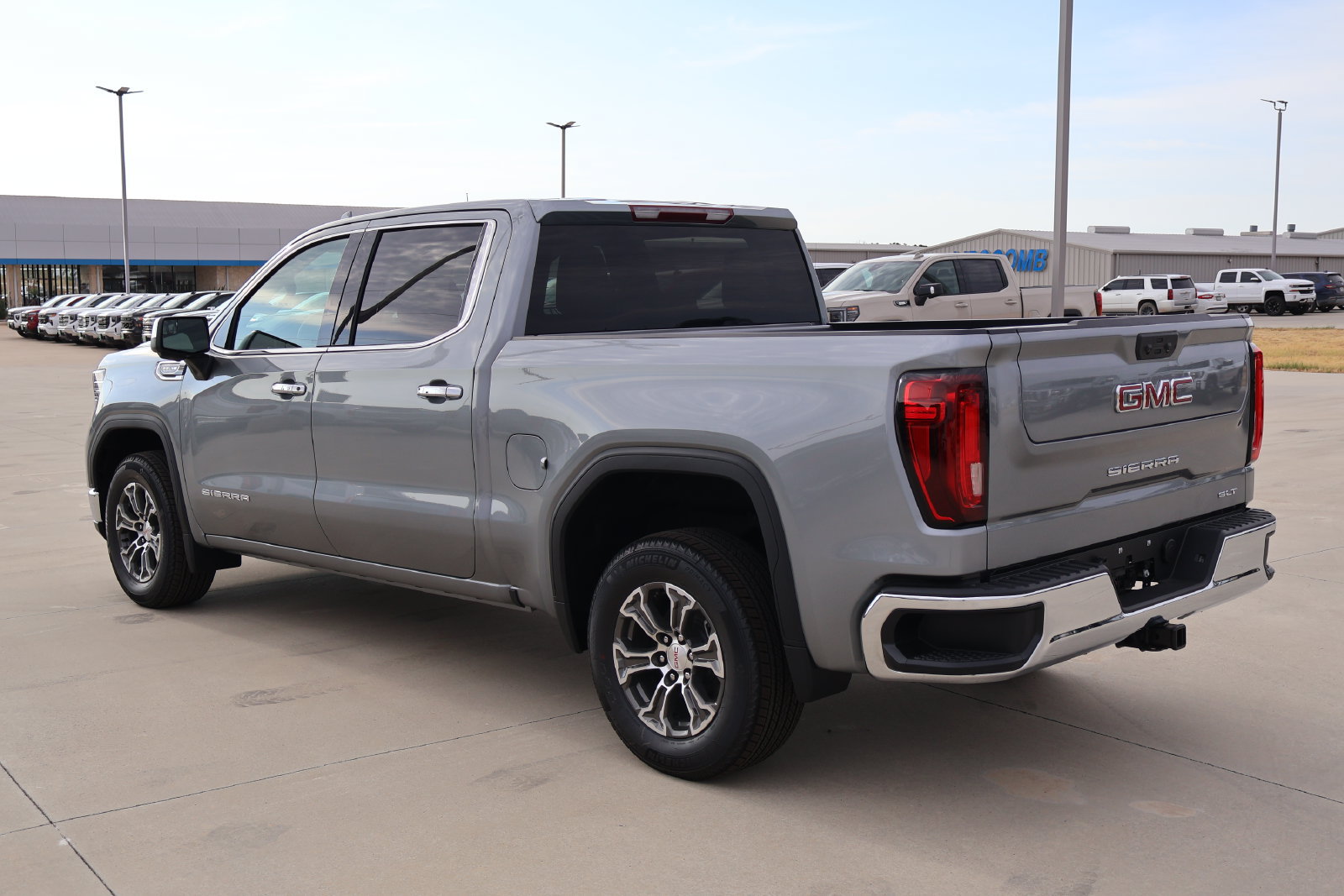 2026 GMC Sierra 1500 SLT - Photo 10