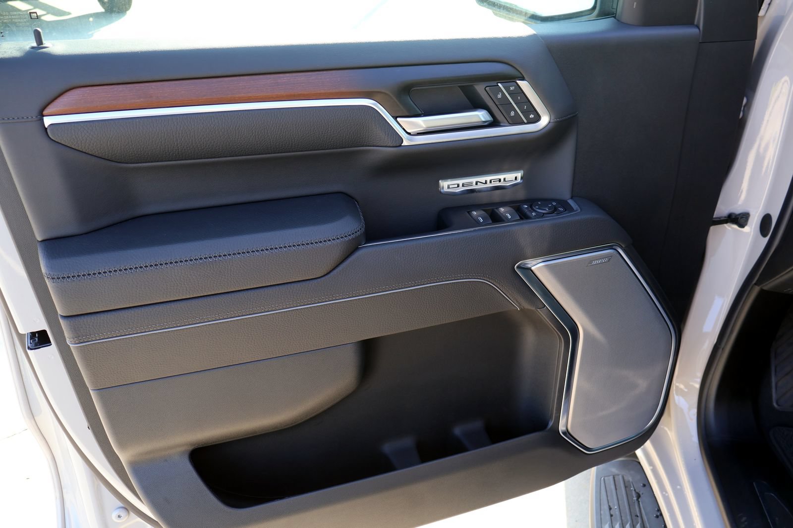 2026 GMC Sierra 1500 Denali - Photo 9