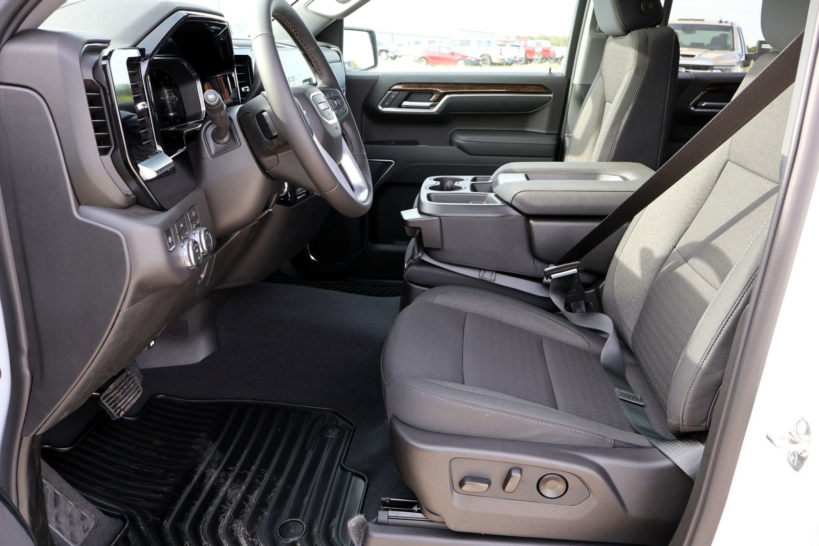 2026 GMC Sierra 1500 SLE - Photo 10