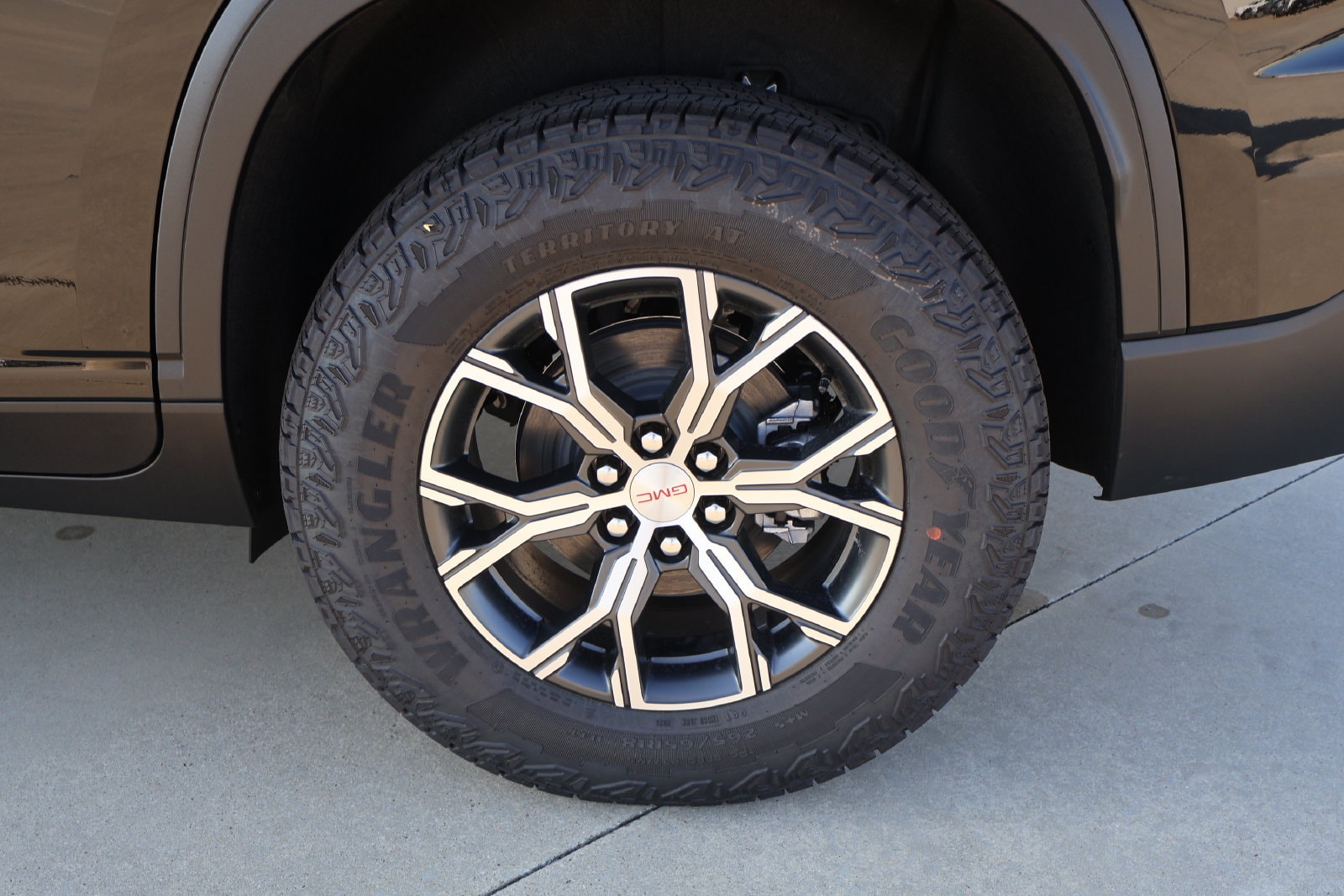 2026 GMC Acadia AT4 - Photo 6