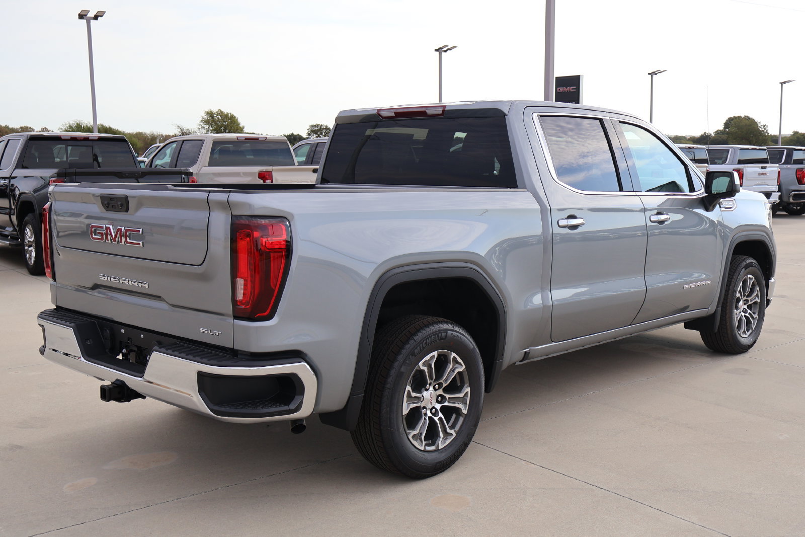 2026 GMC Sierra 1500 SLT - Photo 6