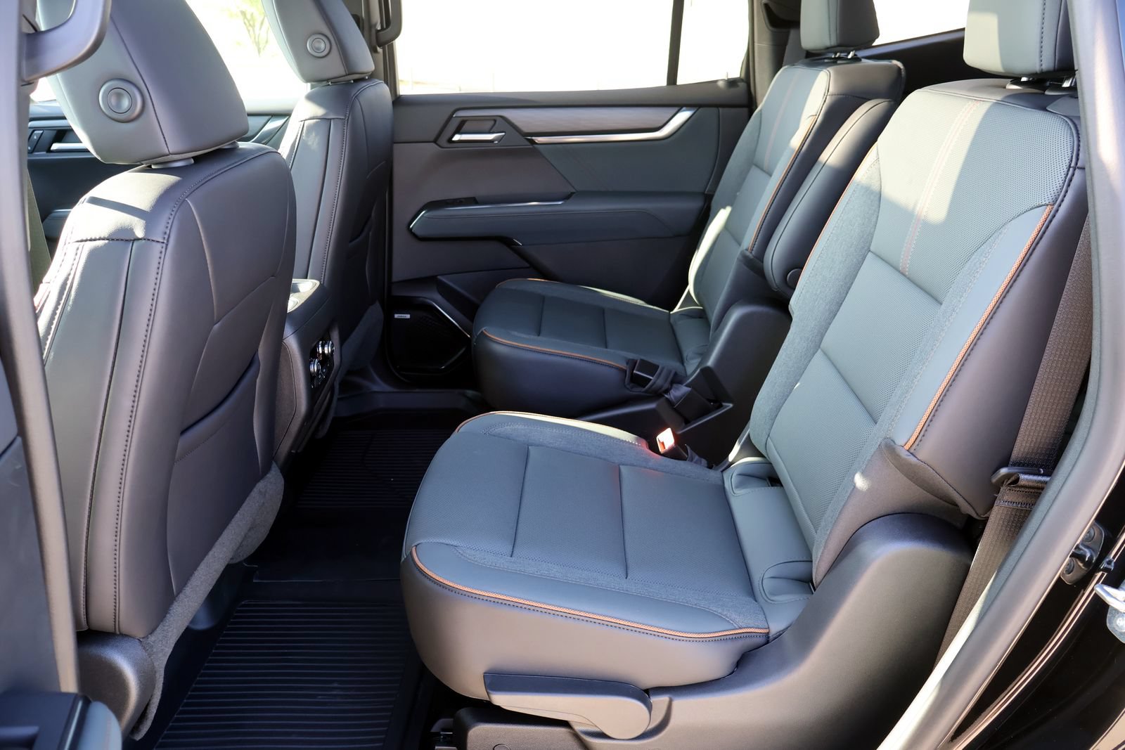 2026 GMC Acadia AT4 - Photo 8