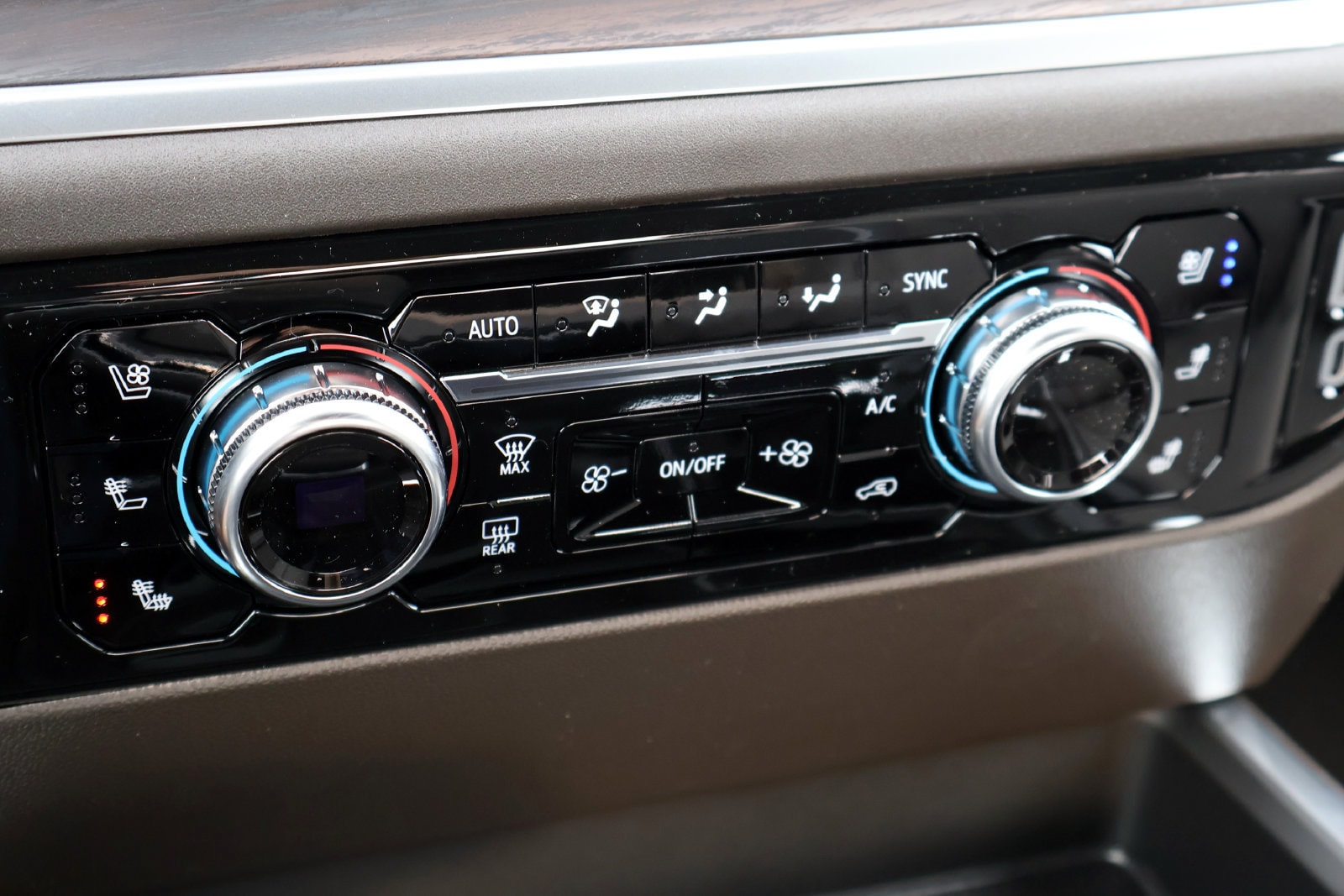 2026 GMC Sierra 1500 SLT - Photo 29