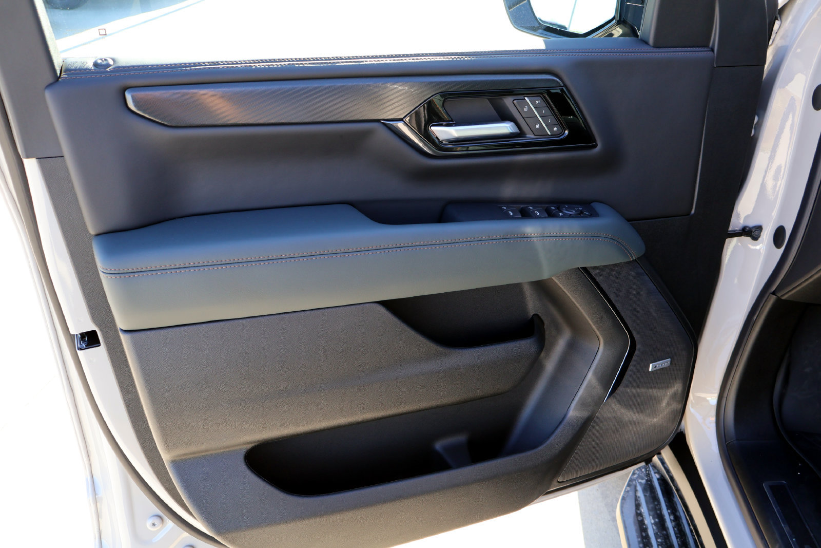 2027 GMC Yukon AT4 - Photo 23
