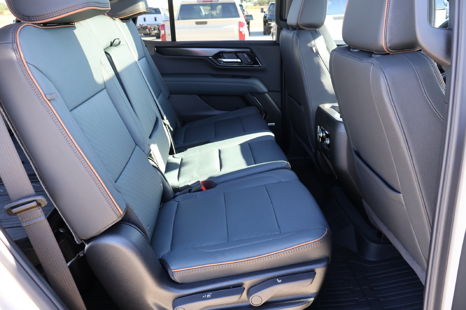 2027 GMC Yukon AT4 - Photo 15