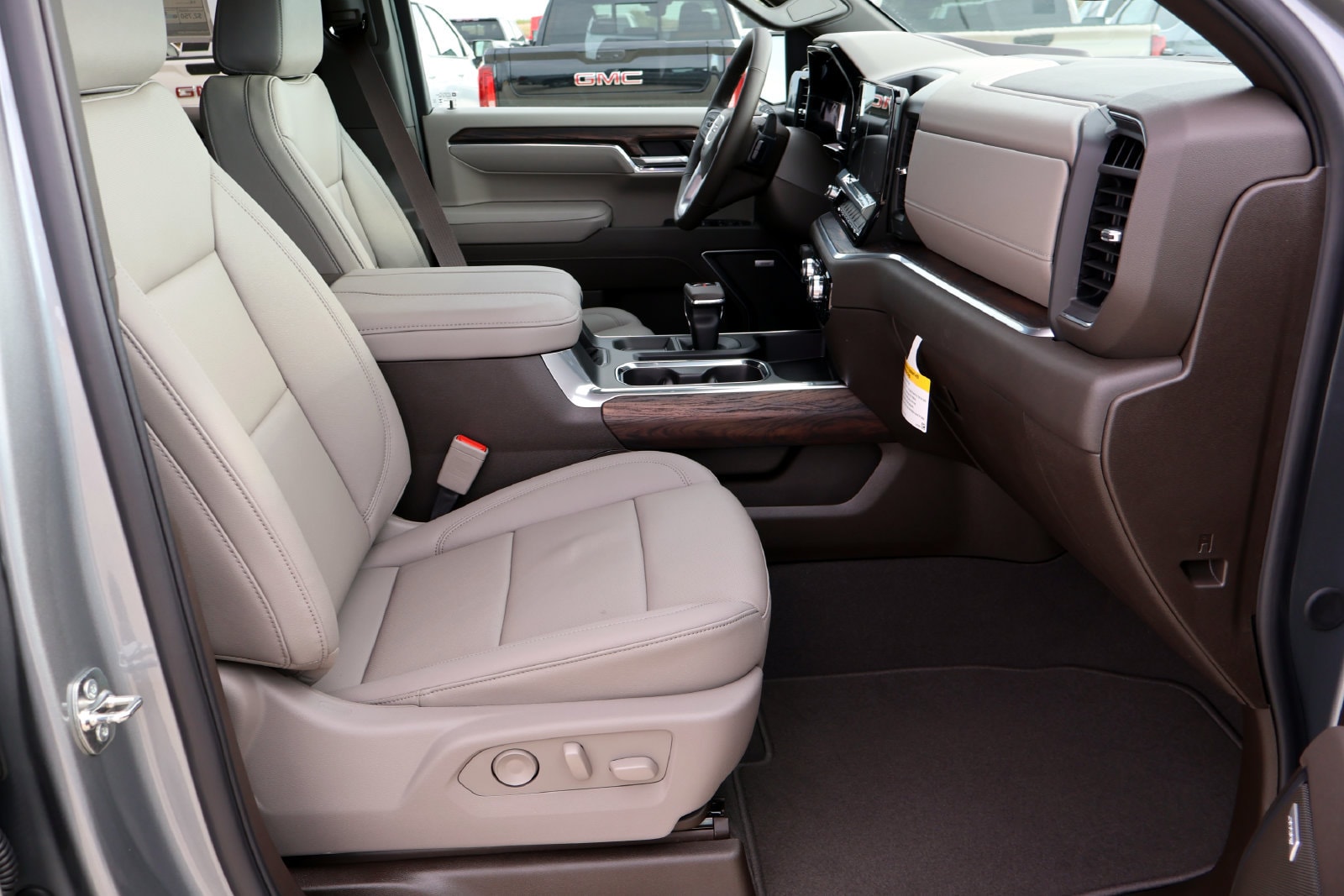 2026 GMC Sierra 1500 SLT - Photo 14