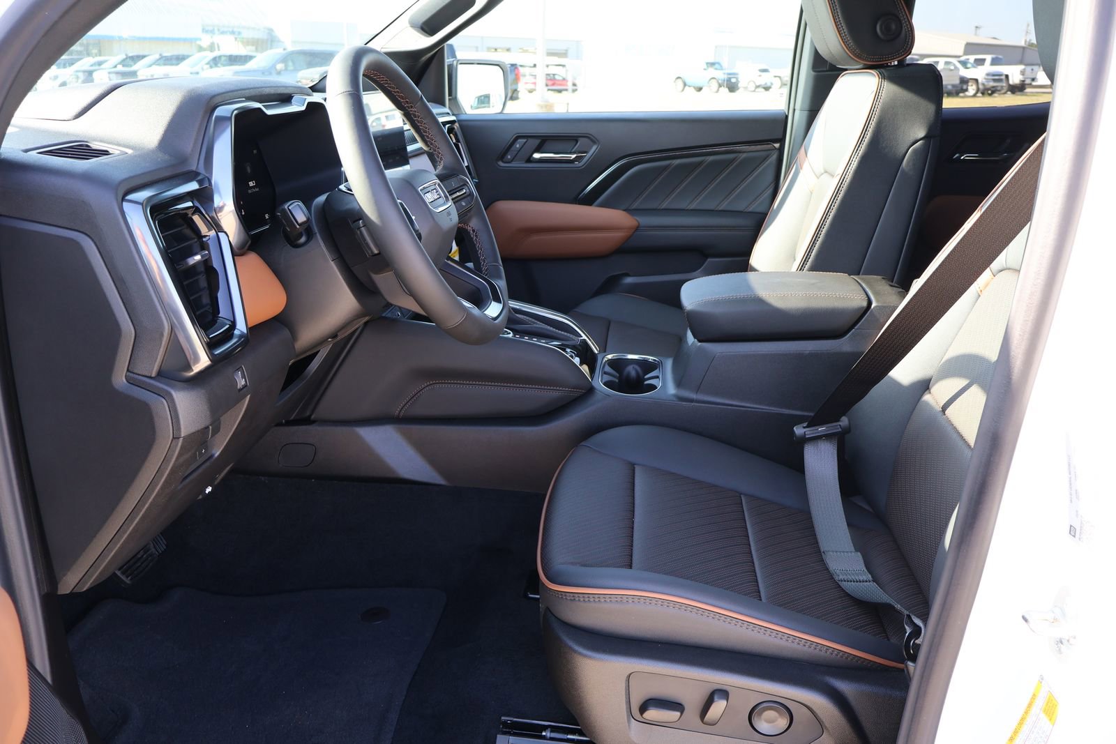 2026 GMC Canyon AT4 - Photo 10