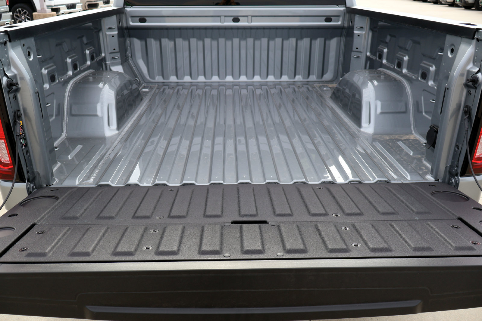 2026 GMC Sierra 1500 SLT - Photo 9