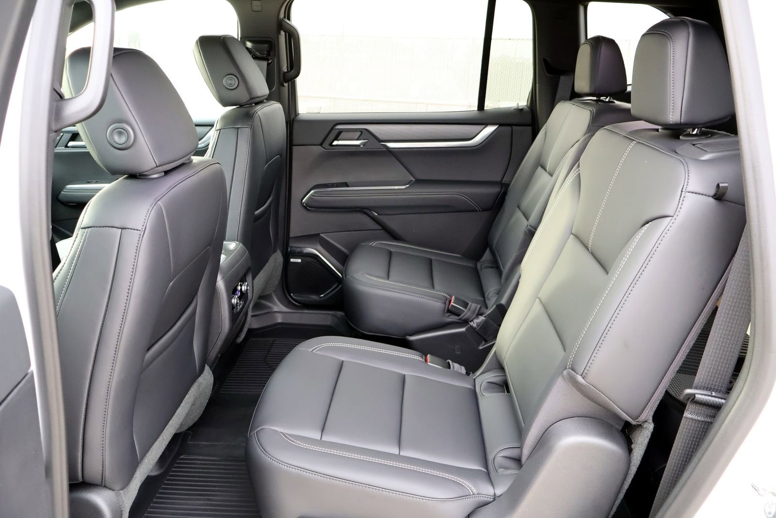 2026 GMC Acadia Elevation - Photo 7