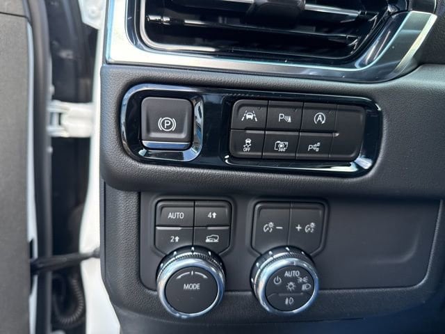 2026 GMC Yukon XL Denali - Photo 14