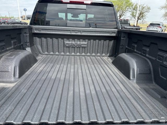 2026 GMC Sierra 1500 SLT - Photo 6