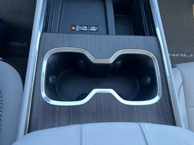 2026 GMC Acadia Denali - Photo 25
