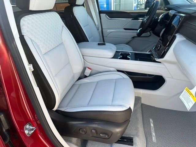 2026 GMC Acadia Denali - Photo 10