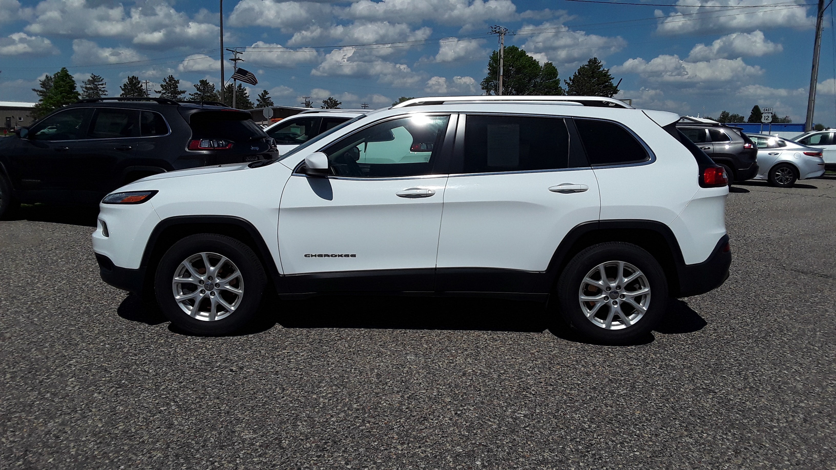 Used 2015 Jeep Cherokee Latitude with VIN 1C4PJMCS8FW725139 for sale in Litchfield, Minnesota
