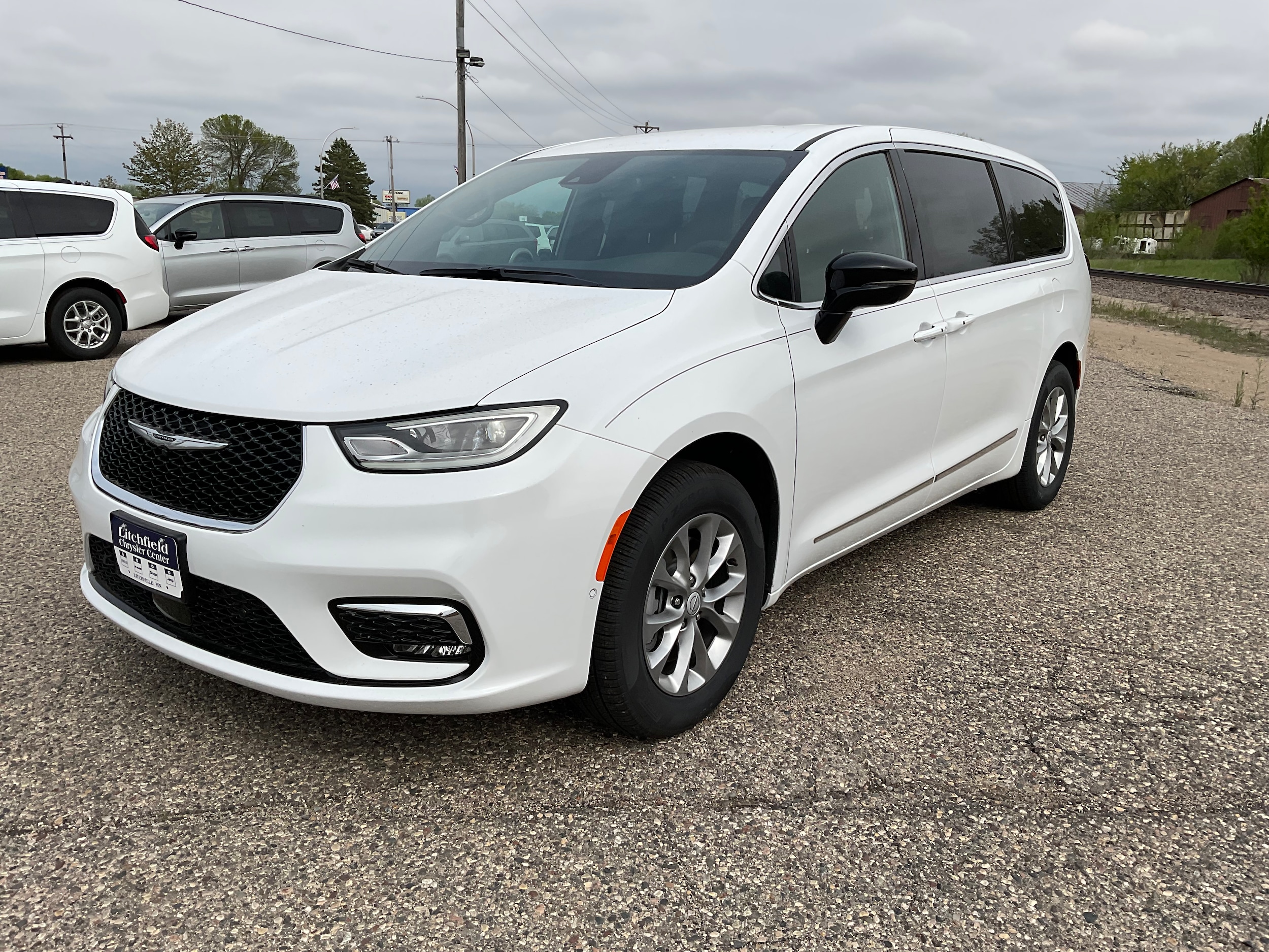 2026 Chrysler Pacifica Select AWD's photo