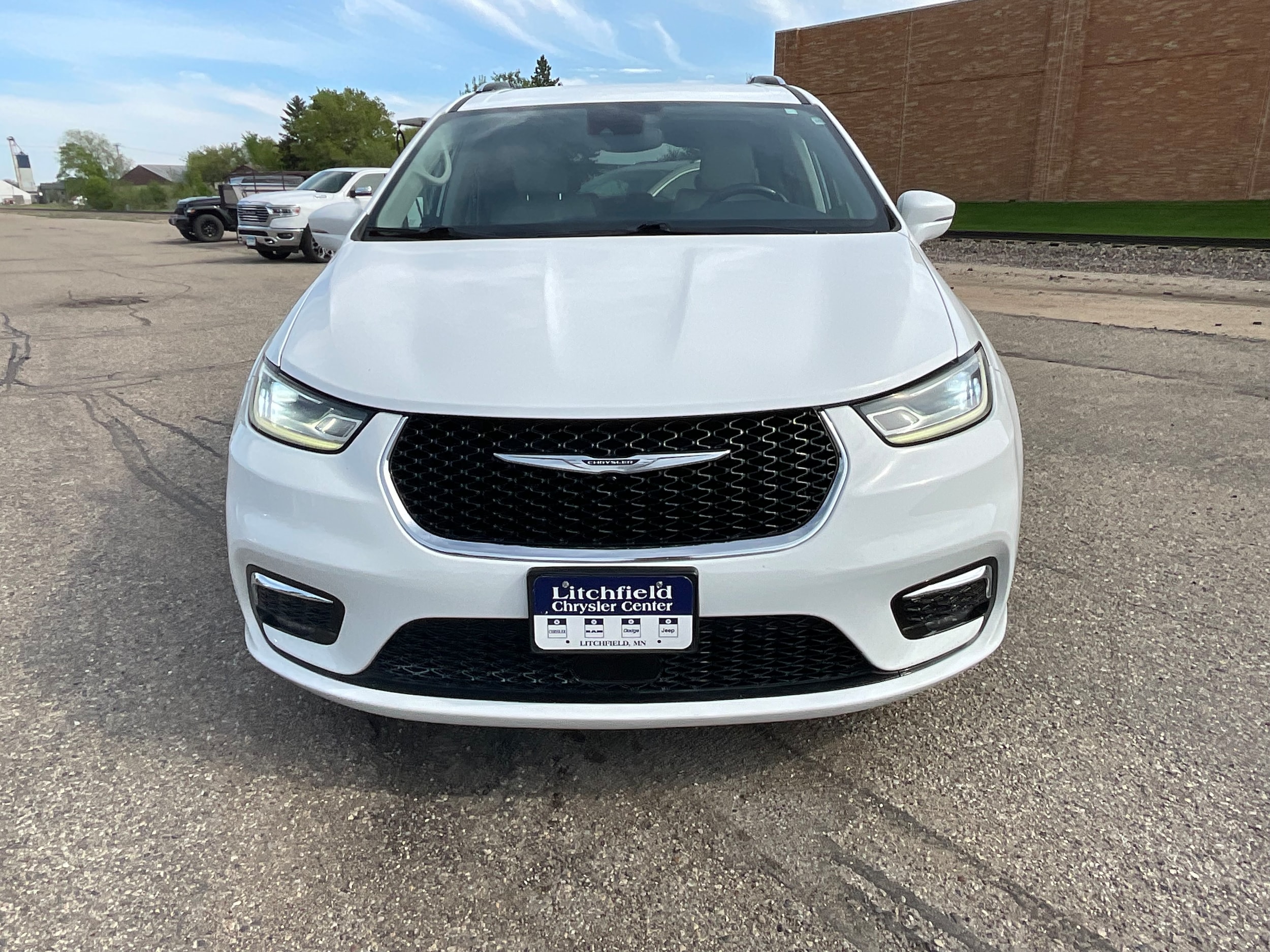 View vehicle photo 4
