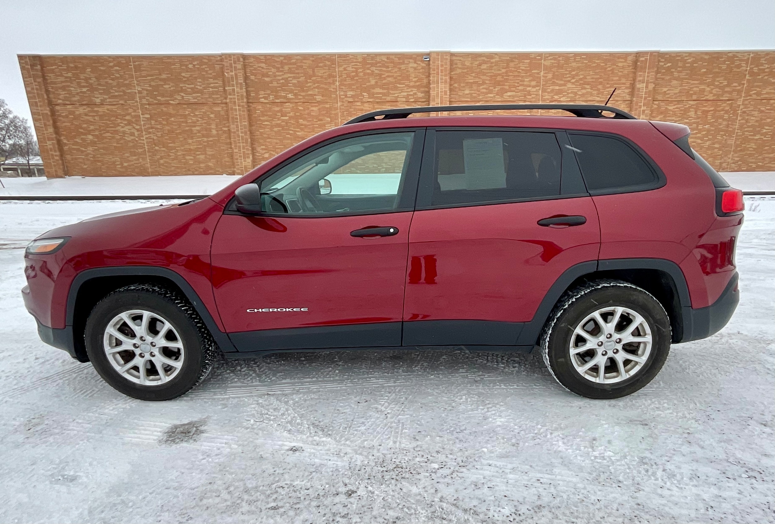 Used 2016 Jeep Cherokee Sport with VIN 1C4PJMAB2GW375513 for sale in Litchfield, Minnesota