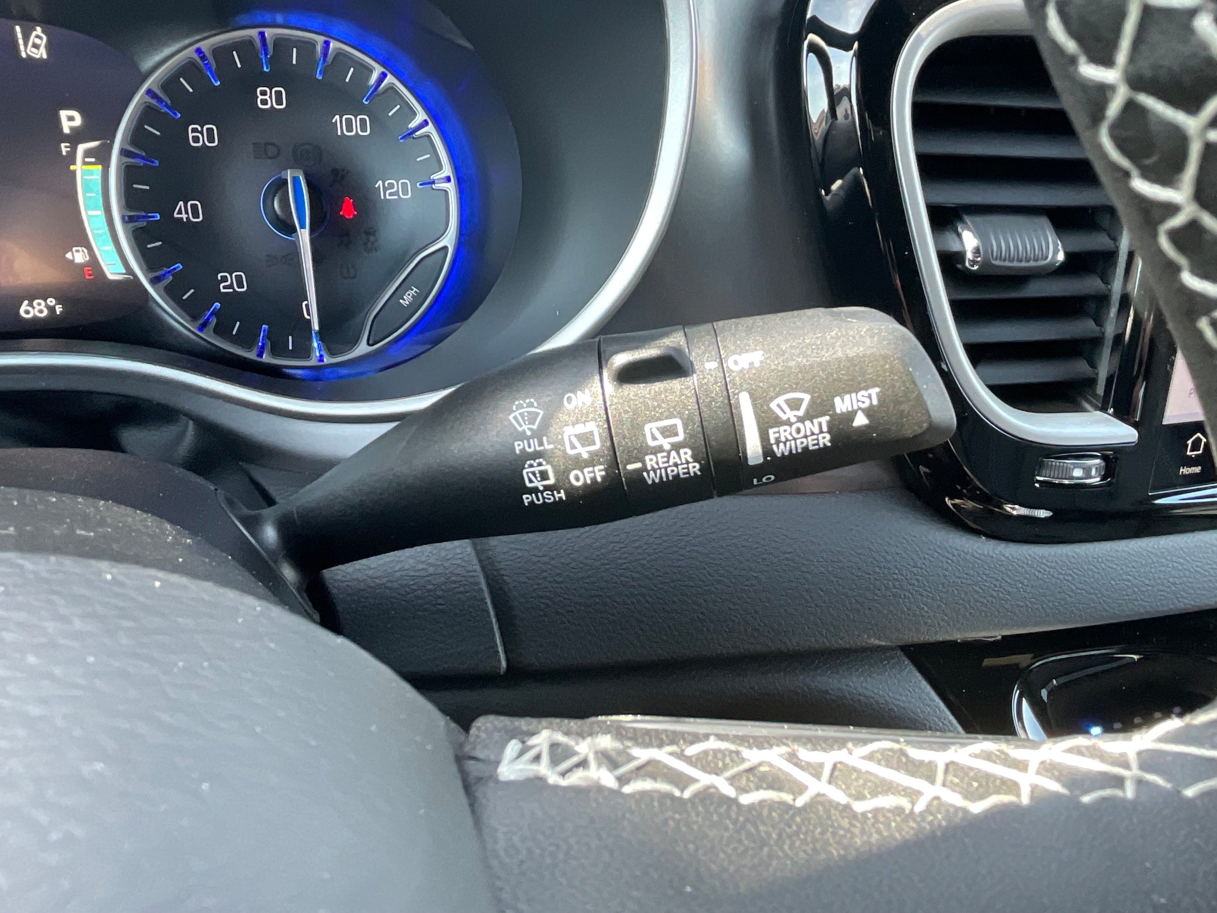 2026 Chrysler Voyager LX - Photo 31