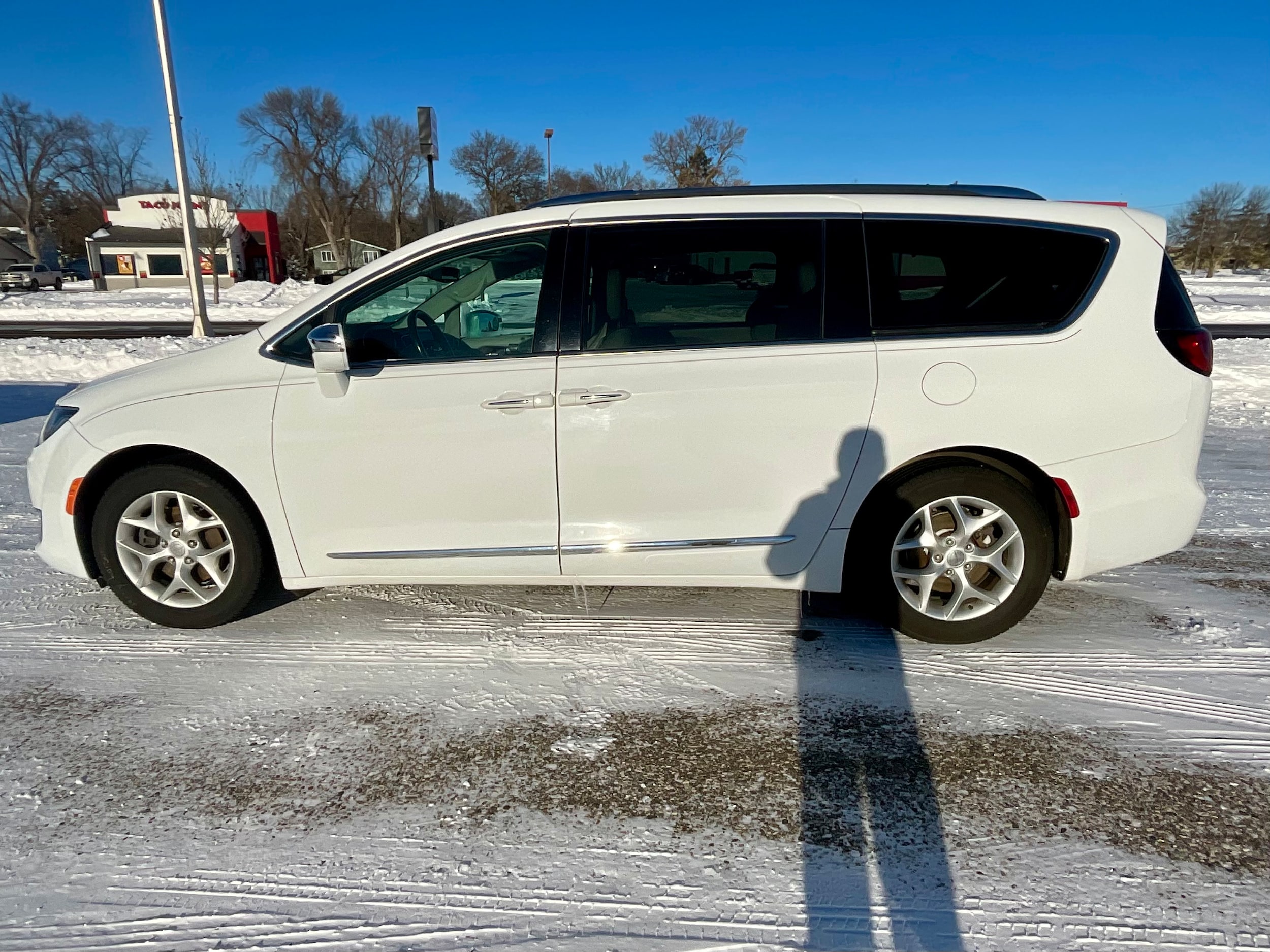 Used 2020 Chrysler Pacifica Limited with VIN 2C4RC1GG5LR109670 for sale in Litchfield, Minnesota