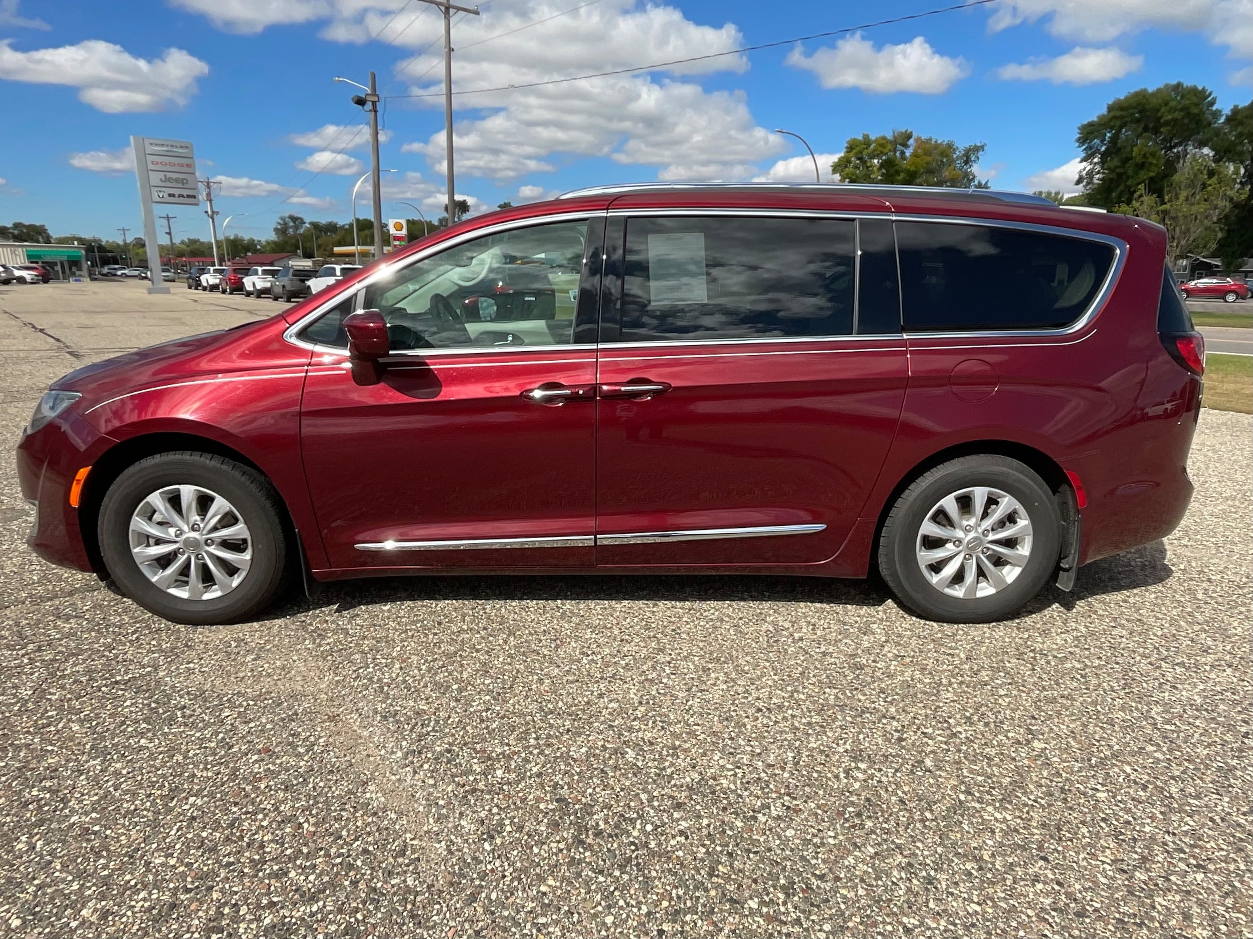 Used 2018 Chrysler Pacifica Touring L with VIN 2C4RC1BGXJR227802 for sale in Litchfield, Minnesota