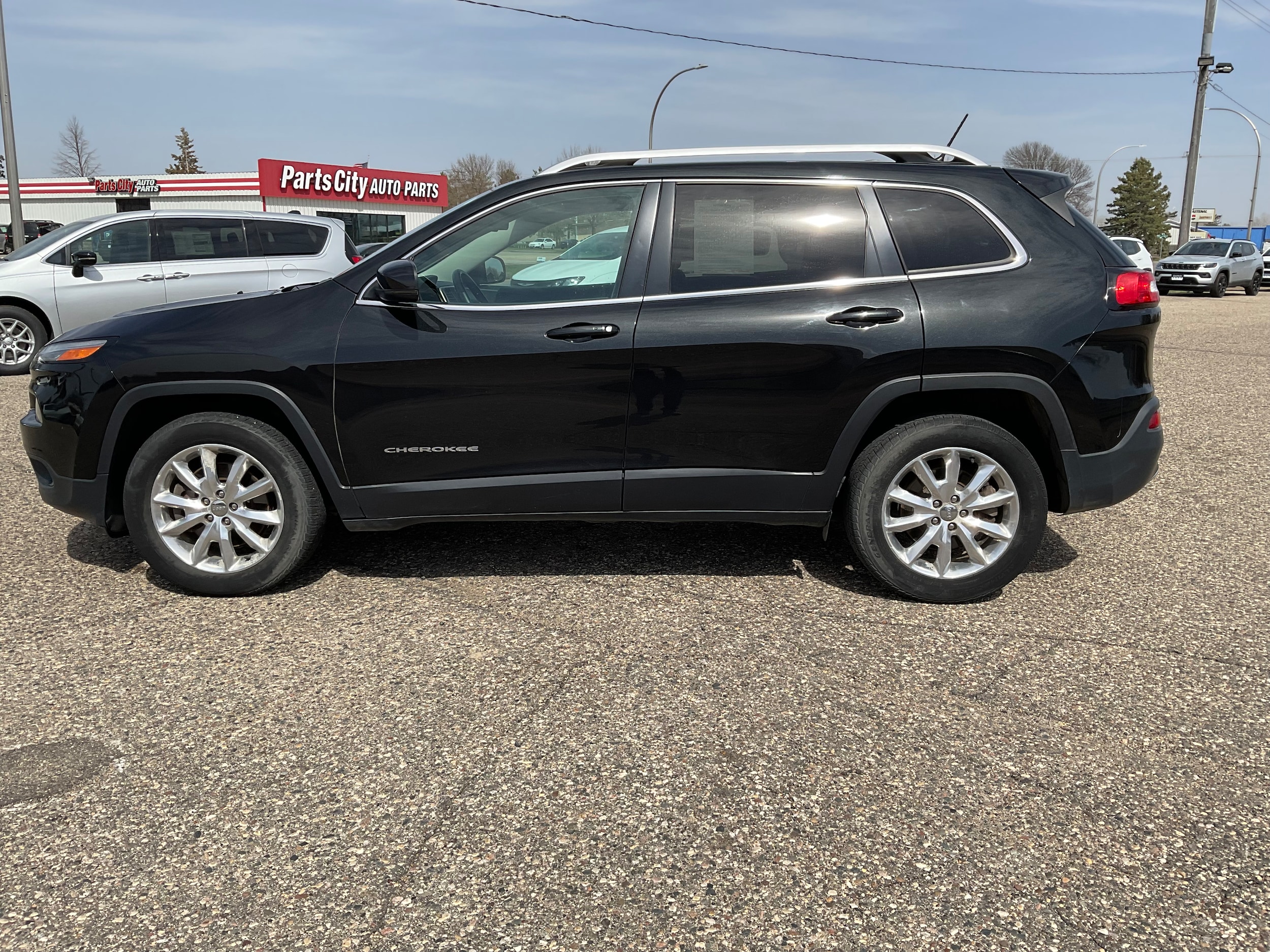Used 2015 Jeep Cherokee Limited with VIN 1C4PJMDB7FW749480 for sale in Litchfield, Minnesota