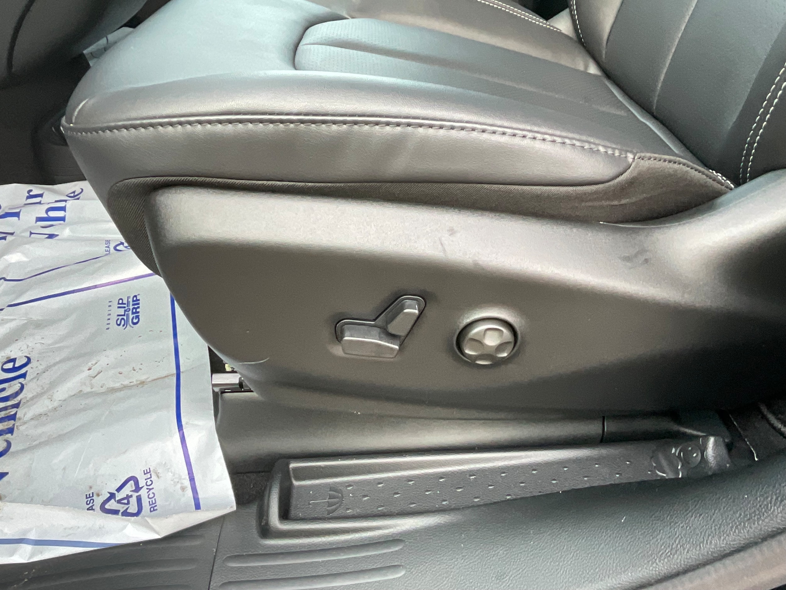 2026 Chrysler Voyager LX - Photo 16