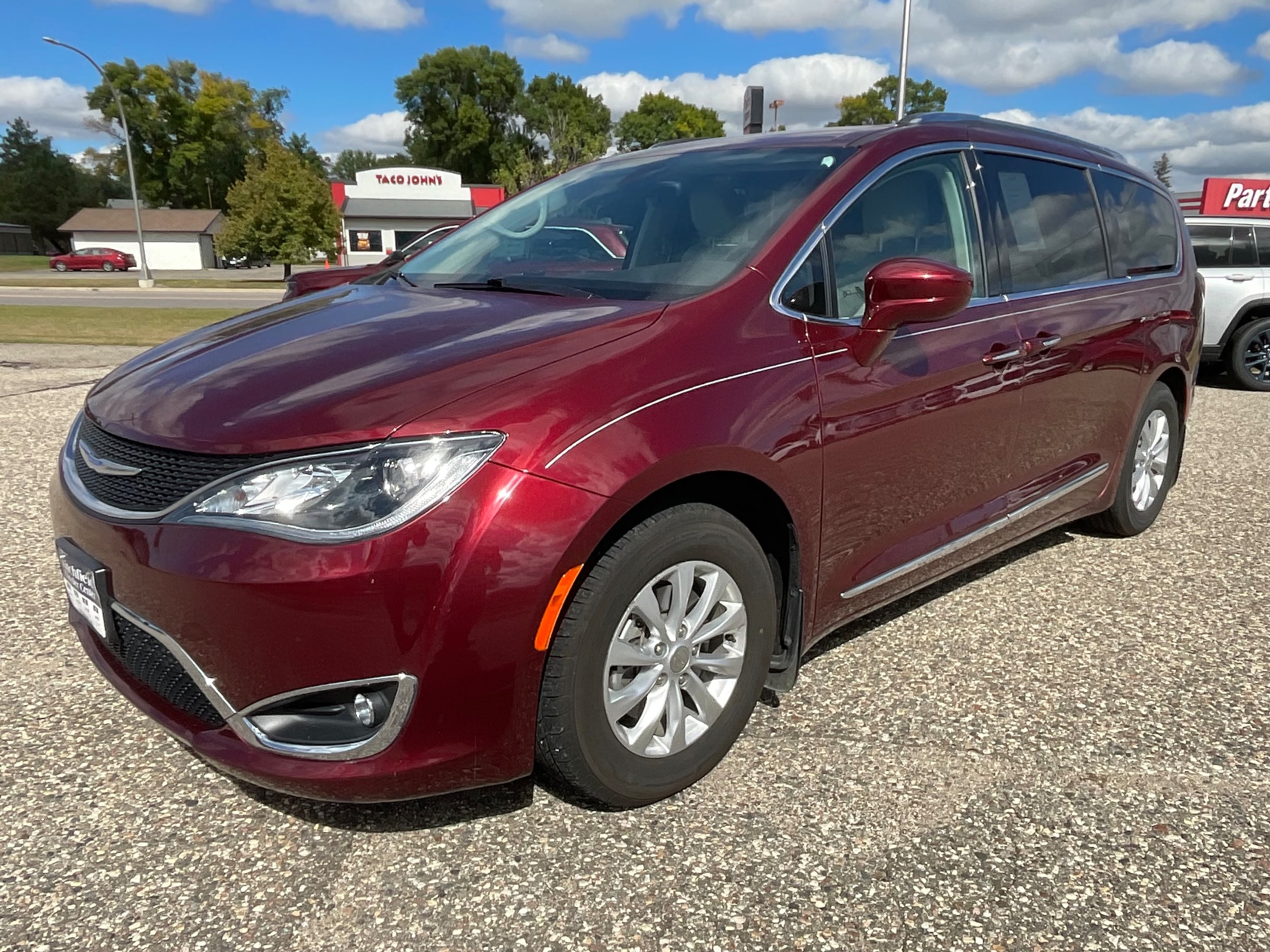 Used 2018 Chrysler Pacifica Touring L with VIN 2C4RC1BGXJR227802 for sale in Litchfield, Minnesota