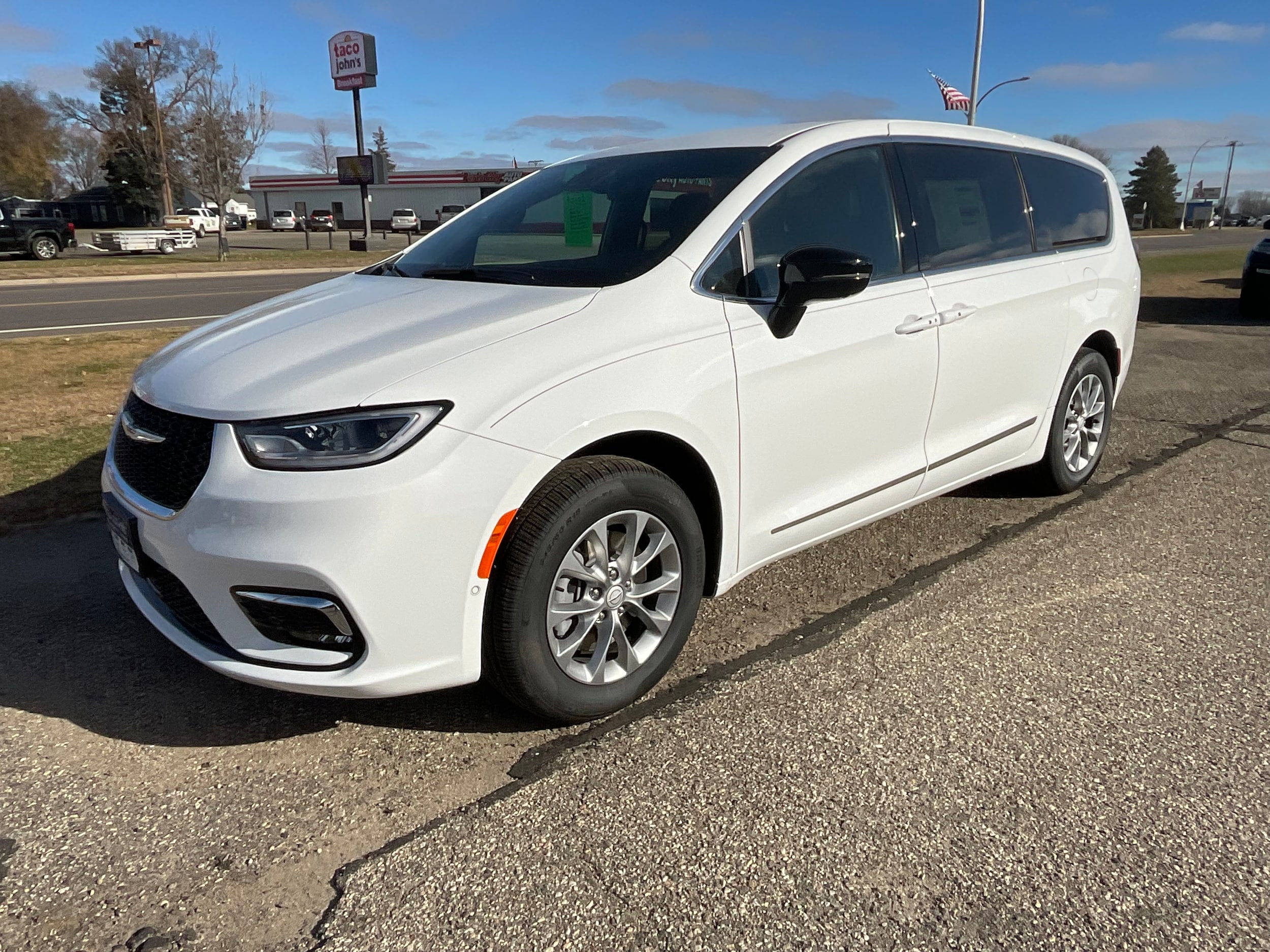 2026 Chrysler Pacifica Select's photo