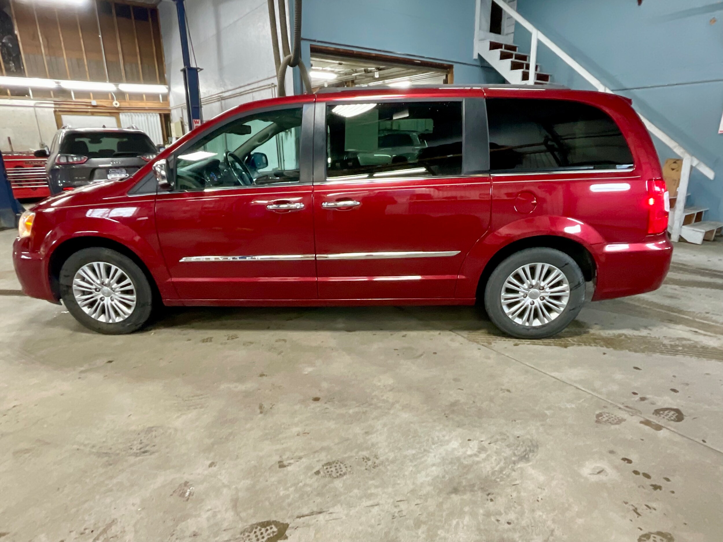 Used 2016 Chrysler Town & Country Anniversary Edition with VIN 2C4RC1CG9GR221352 for sale in Litchfield, Minnesota