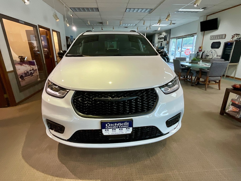 2026 Chrysler Pacifica Limited photo 4