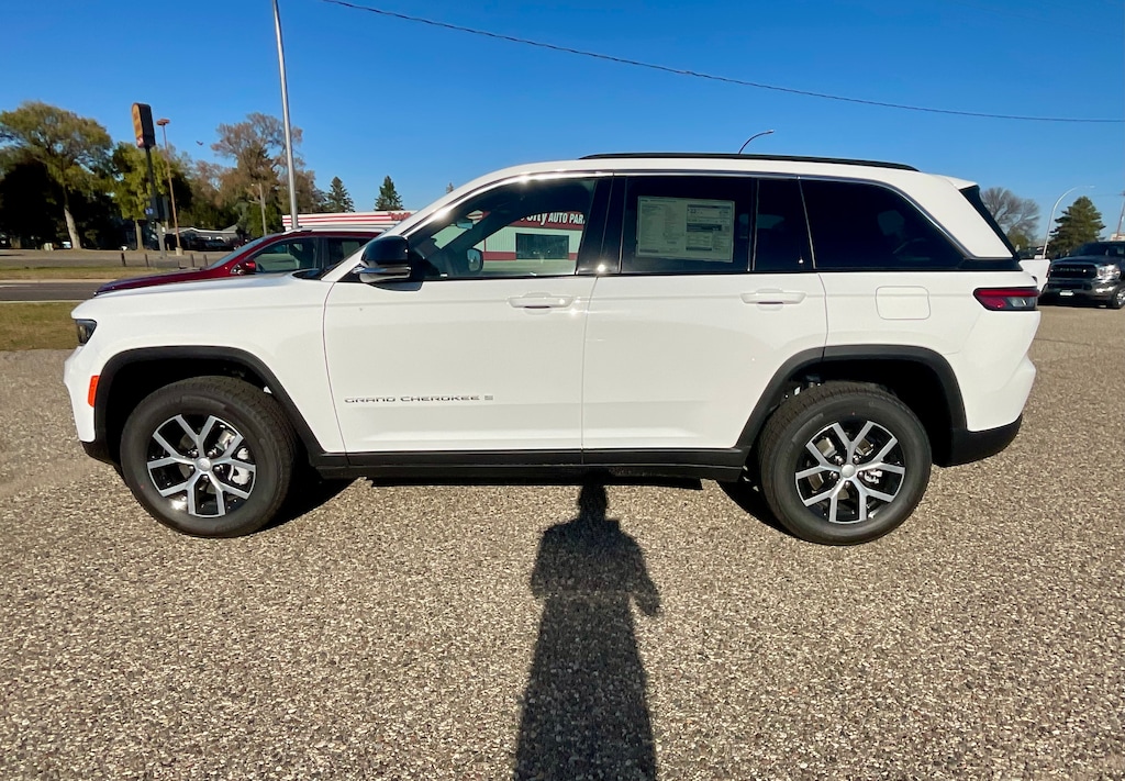 2025 Jeep Grand Cherokee Limited photo 2