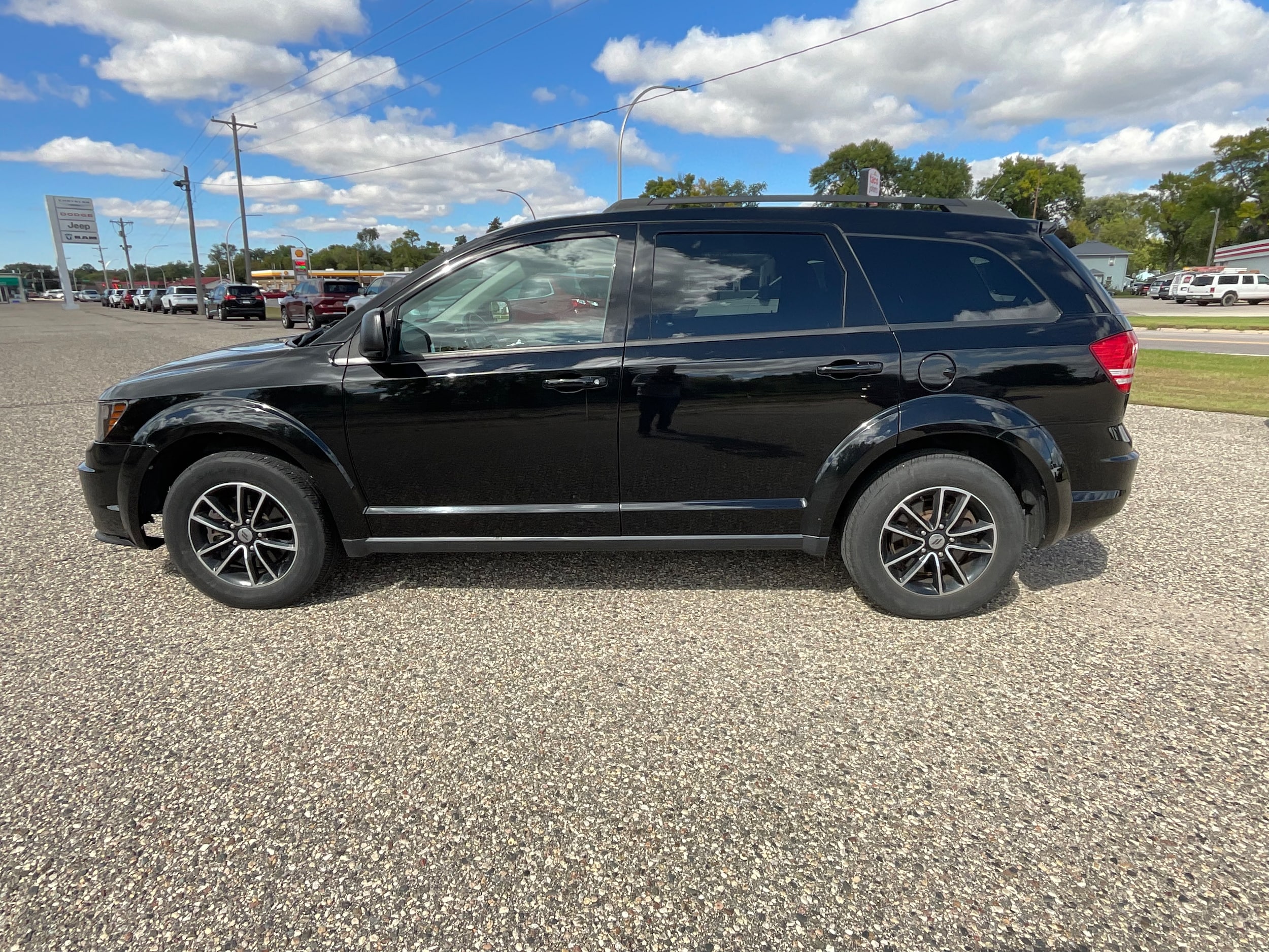Used 2018 Dodge Journey SE with VIN 3C4PDCABXJT188891 for sale in Litchfield, Minnesota