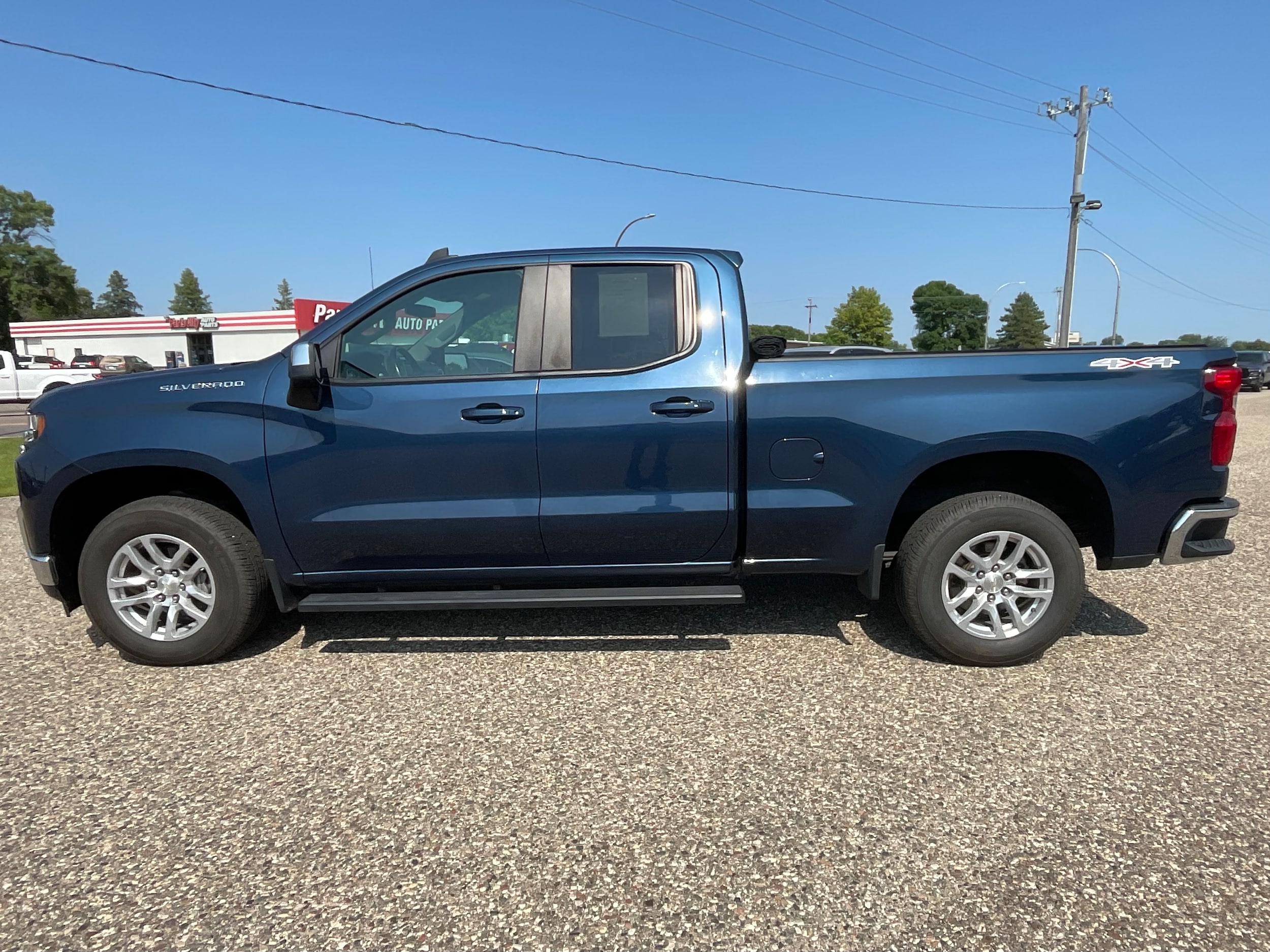 Used 2019 Chevrolet Silverado 1500 LT with VIN 1GCRYDED1KZ353042 for sale in Litchfield, Minnesota