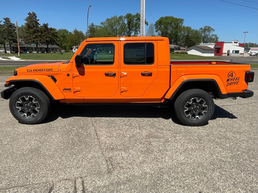 2025 Jeep Gladiator Sport photo 2