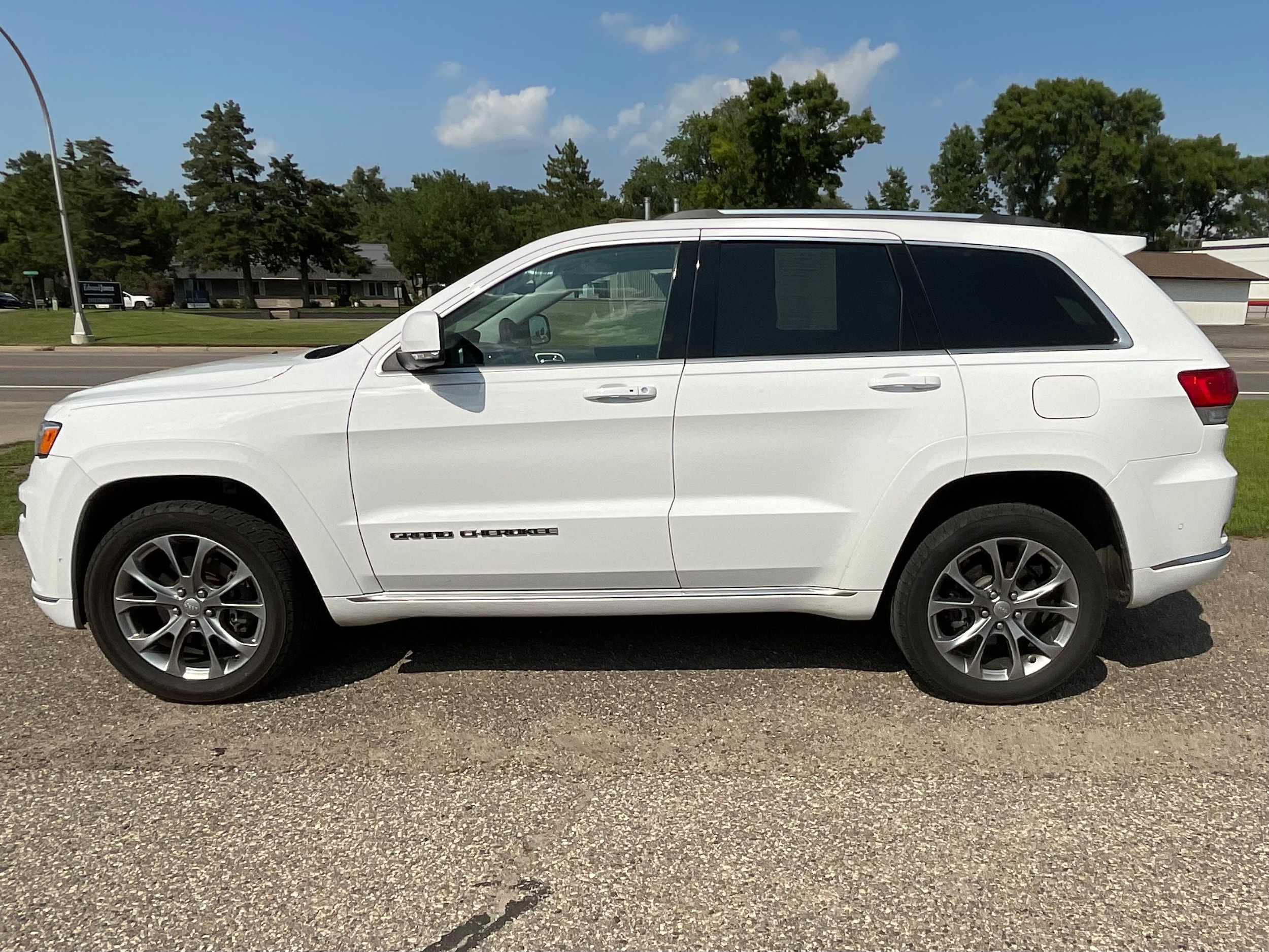 Used 2019 Jeep Grand Cherokee Summit with VIN 1C4RJFJT1KC602293 for sale in Litchfield, Minnesota