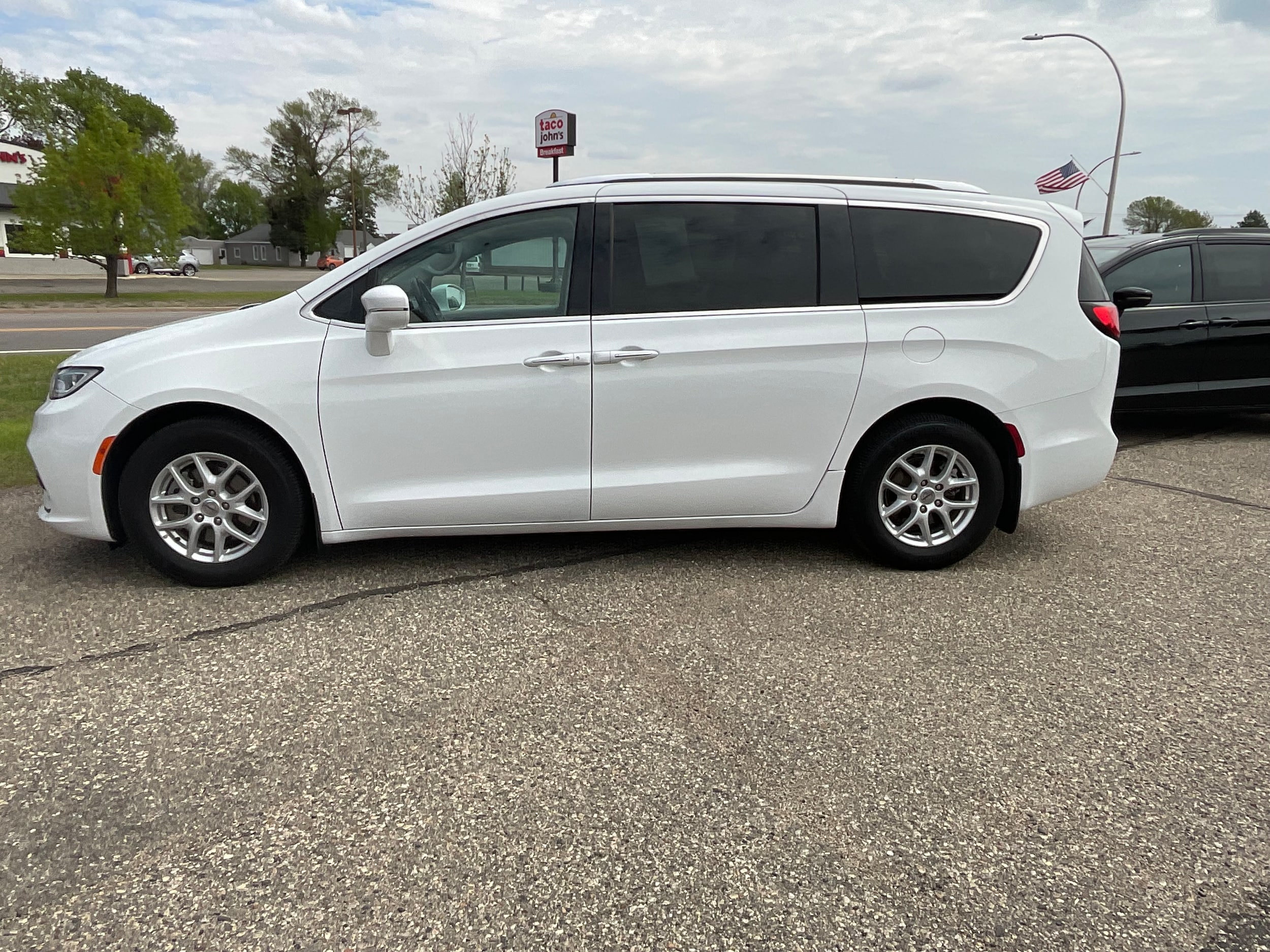 Used 2021 Chrysler Pacifica Touring L with VIN 2C4RC1BG3MR533731 for sale in Litchfield, Minnesota
