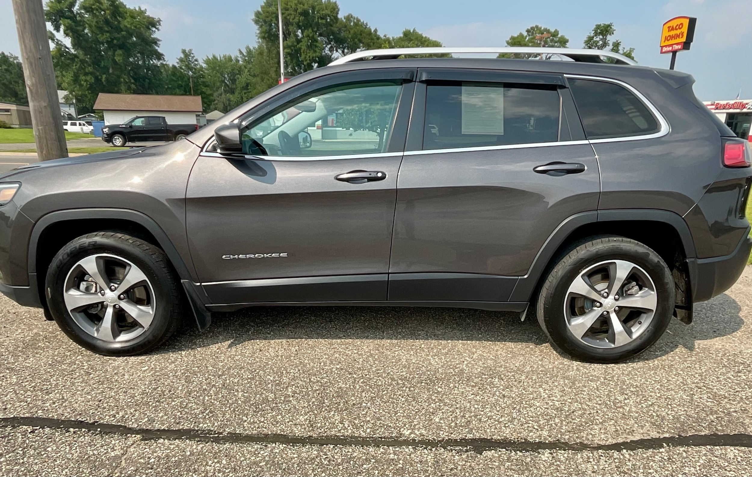 Used 2019 Jeep Cherokee Limited with VIN 1C4PJMDX3KD168415 for sale in Litchfield, Minnesota