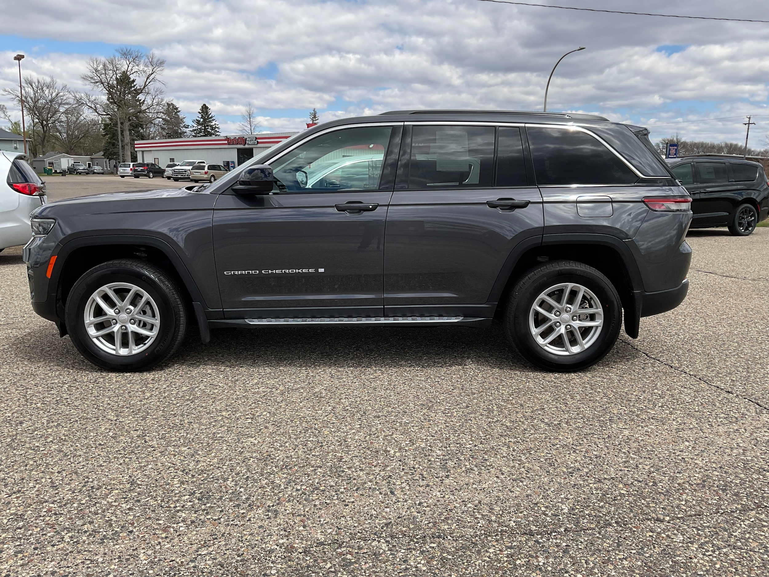 Used 2025 Jeep Grand Cherokee Laredo with VIN 1C4RJHAG0S8749545 for sale in Litchfield, Minnesota