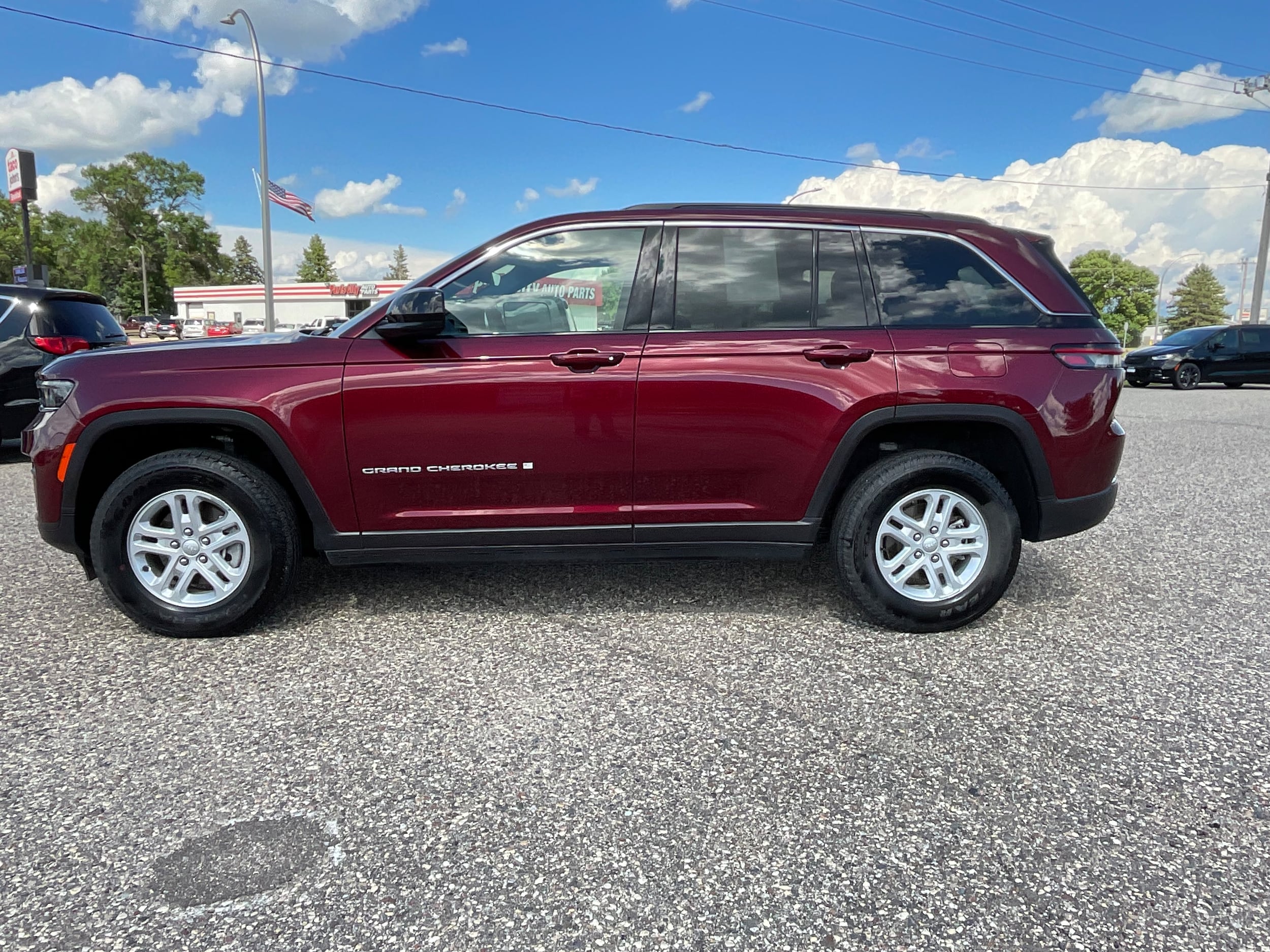 Used 2025 Jeep Grand Cherokee Laredo with VIN 1C4RJHAGXSC276637 for sale in Litchfield, Minnesota