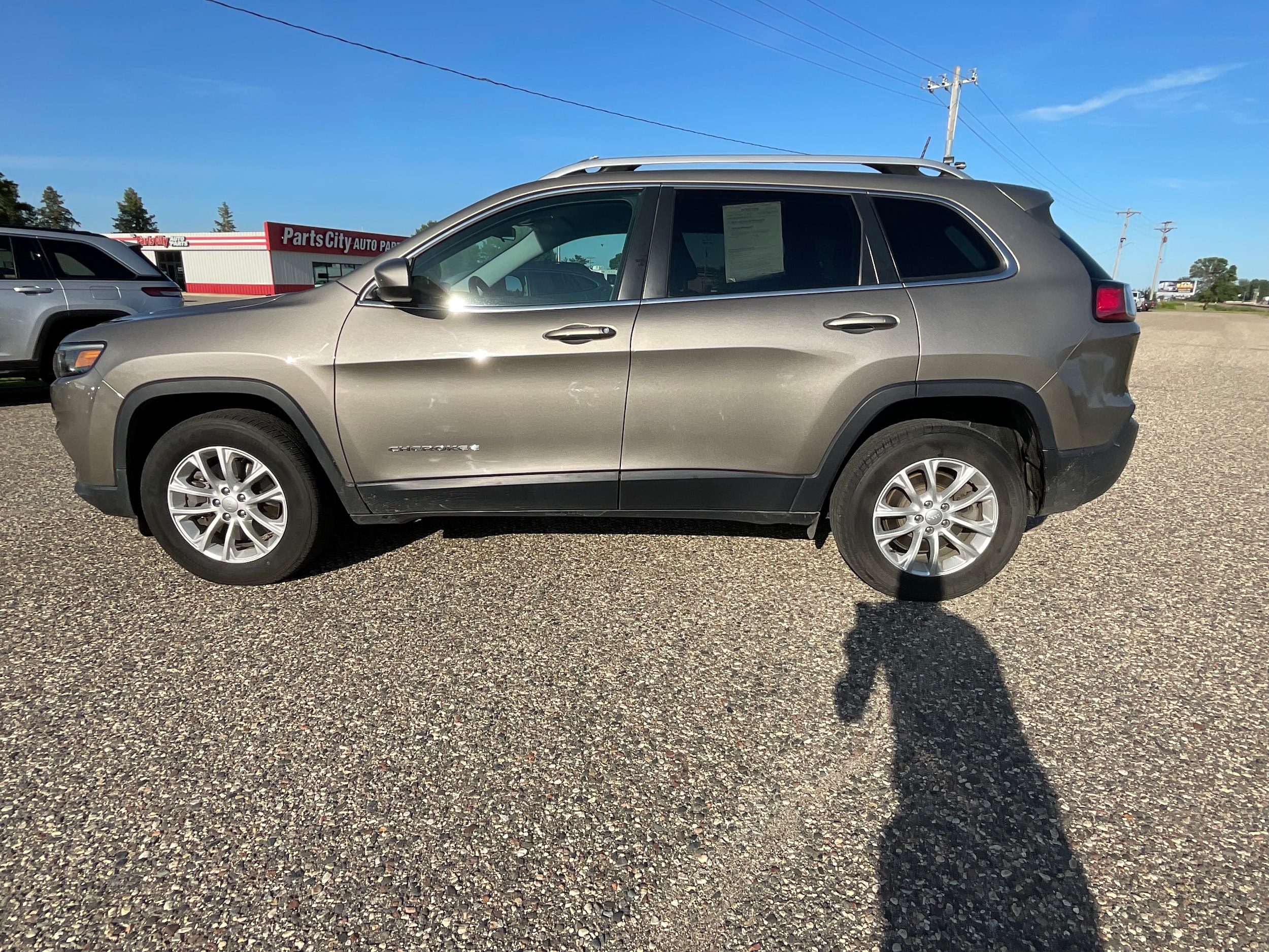 Used 2019 Jeep Cherokee Latitude with VIN 1C4PJMCBXKD455028 for sale in Litchfield, Minnesota