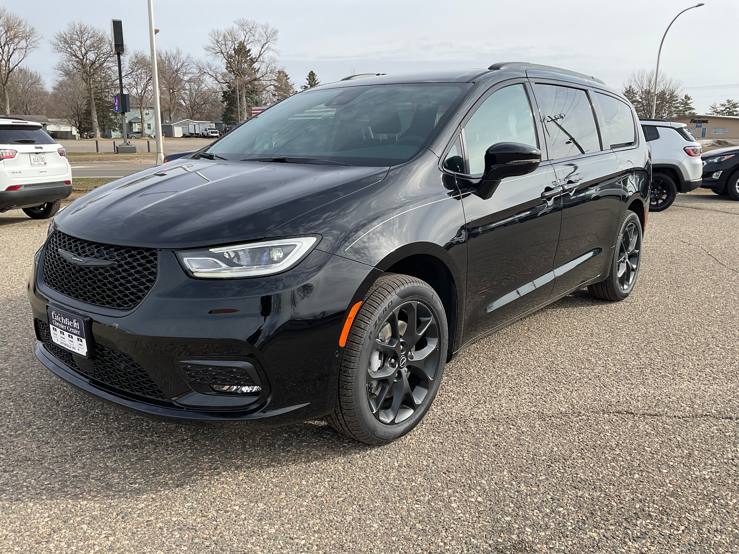 2026 Chrysler Pacifica Select AWD's photo