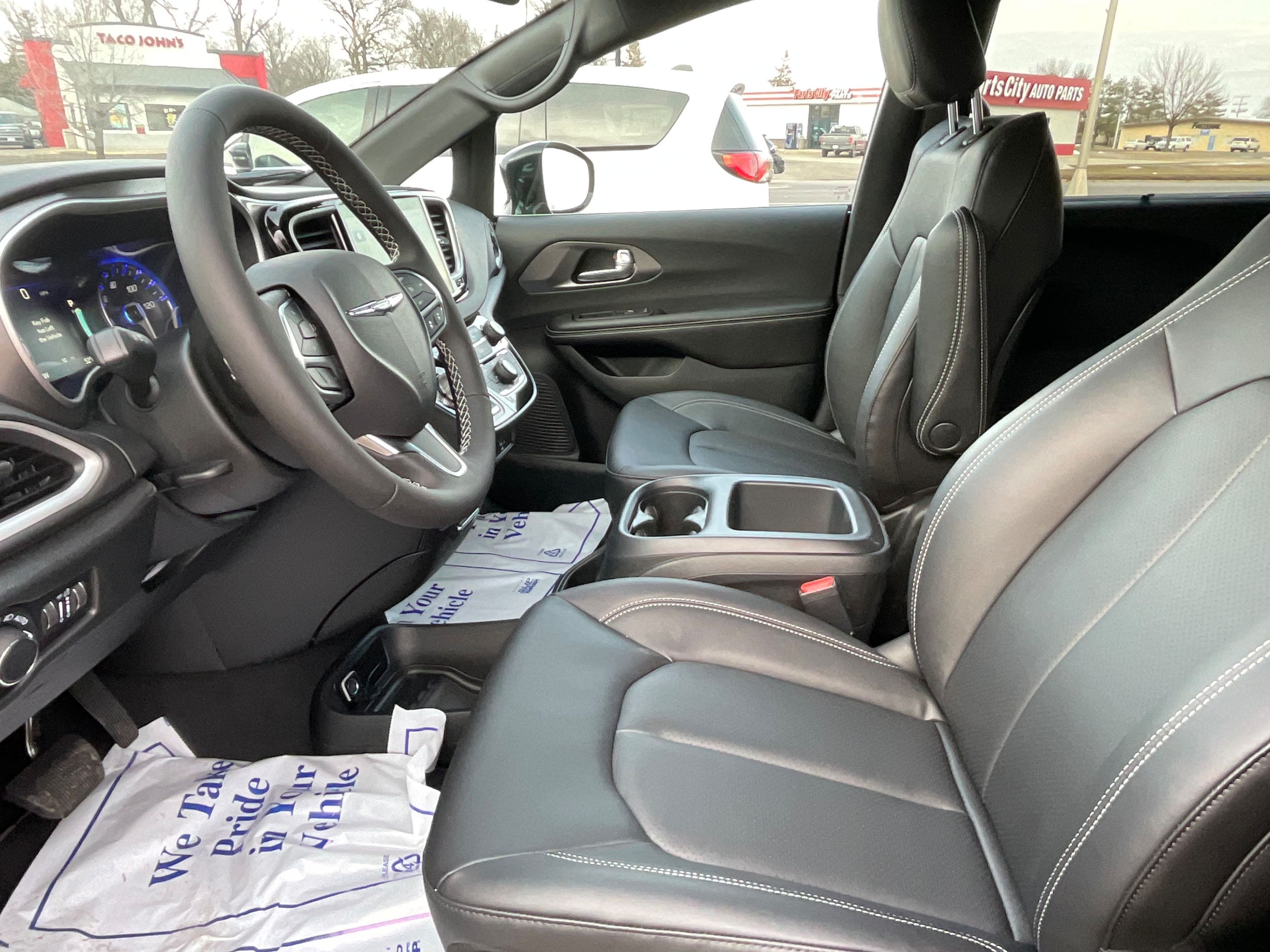 2026 Chrysler Voyager LX - Photo 12
